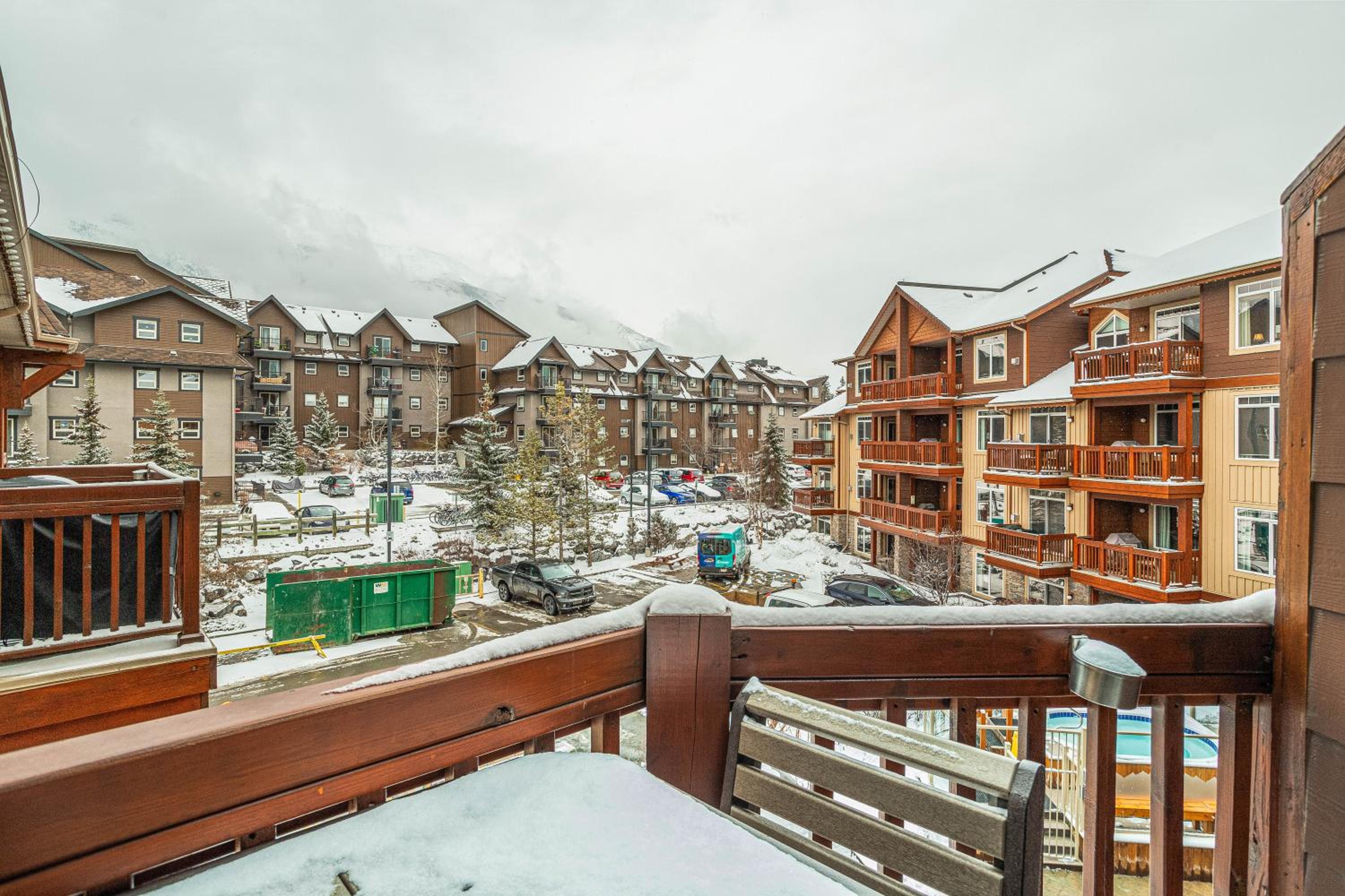 Romantic Mountain Escape Outdoor Hot Tubs & Private Balcony!