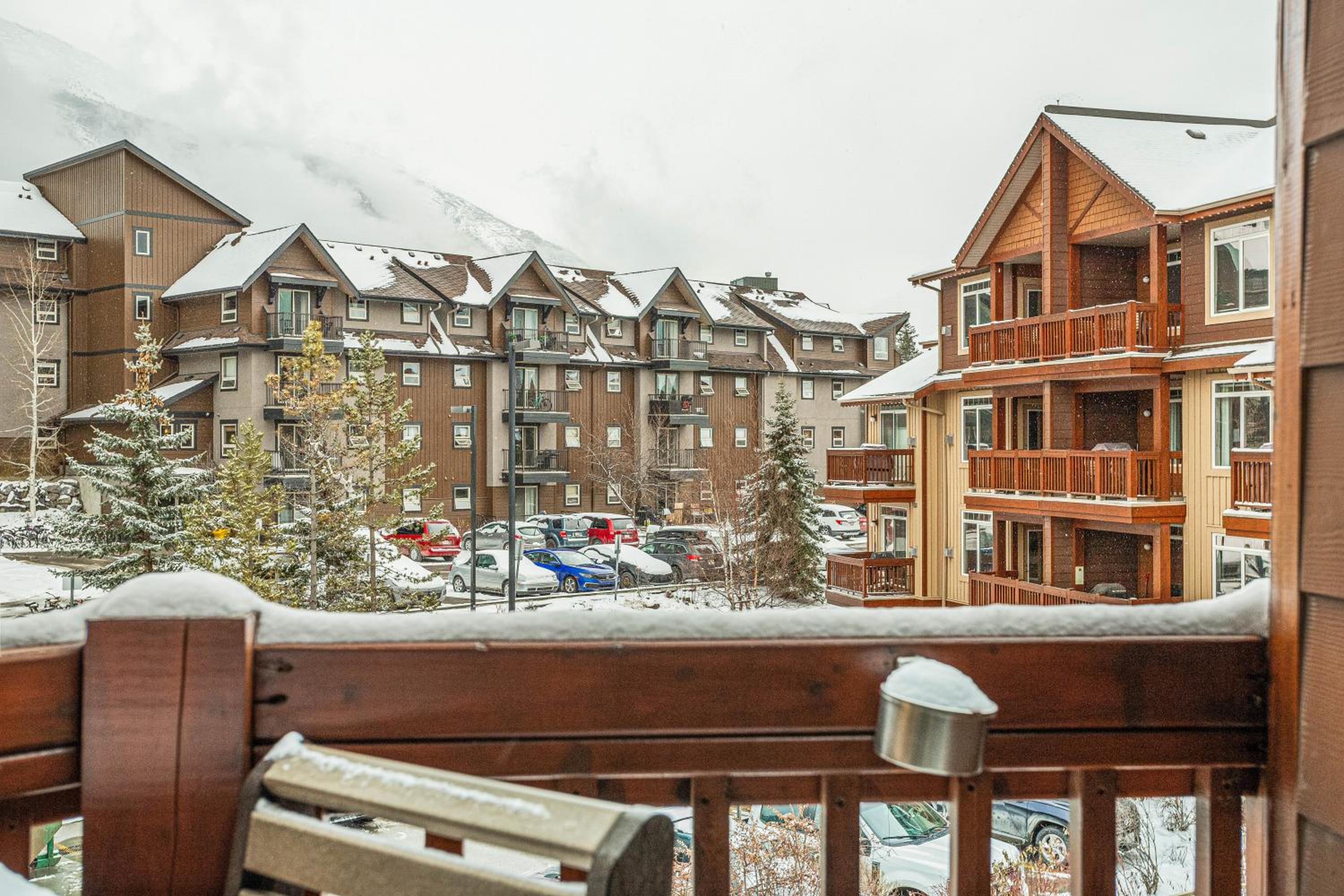Romantic Mountain Escape Outdoor Hot Tubs & Private Balcony!
