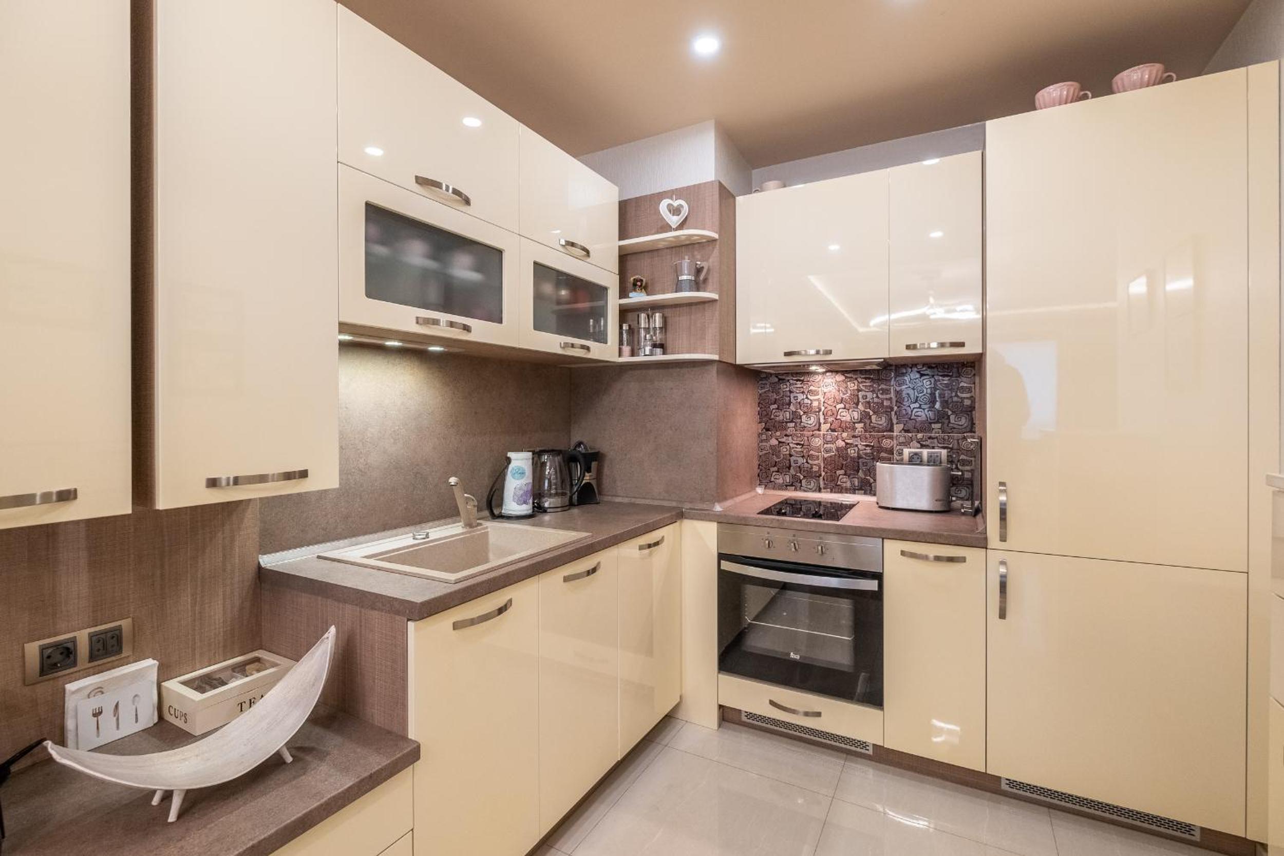Jewelry - 1 bedroom apartment