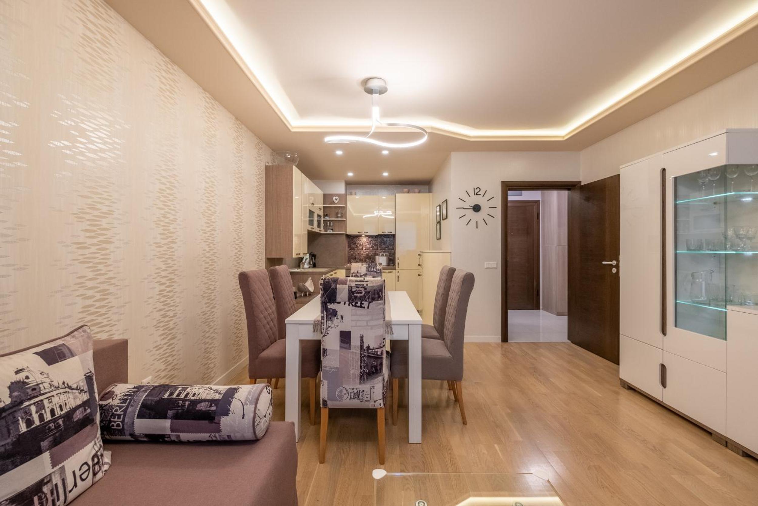 Jewelry - 1 bedroom apartment