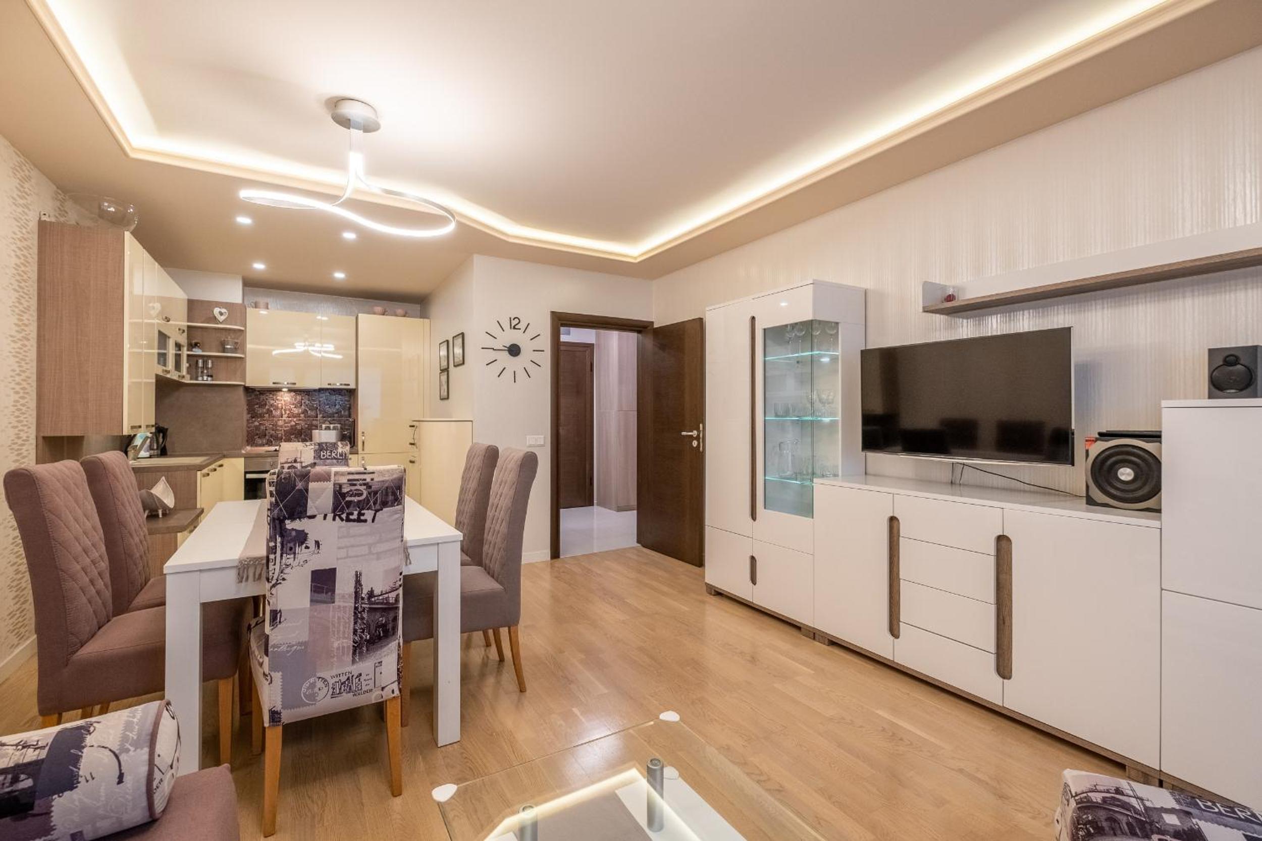 Jewelry - 1 bedroom apartment