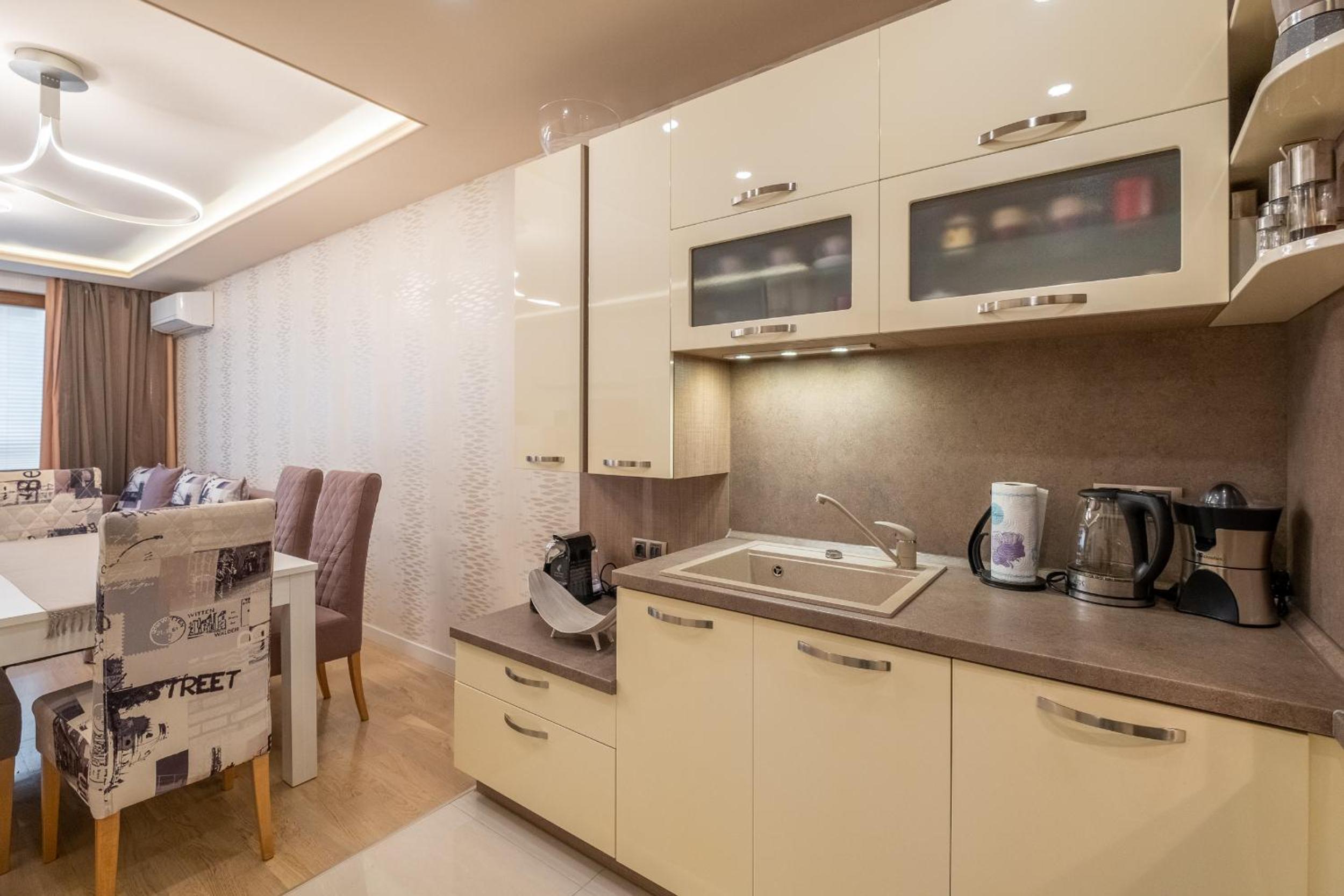 Jewelry - 1 bedroom apartment