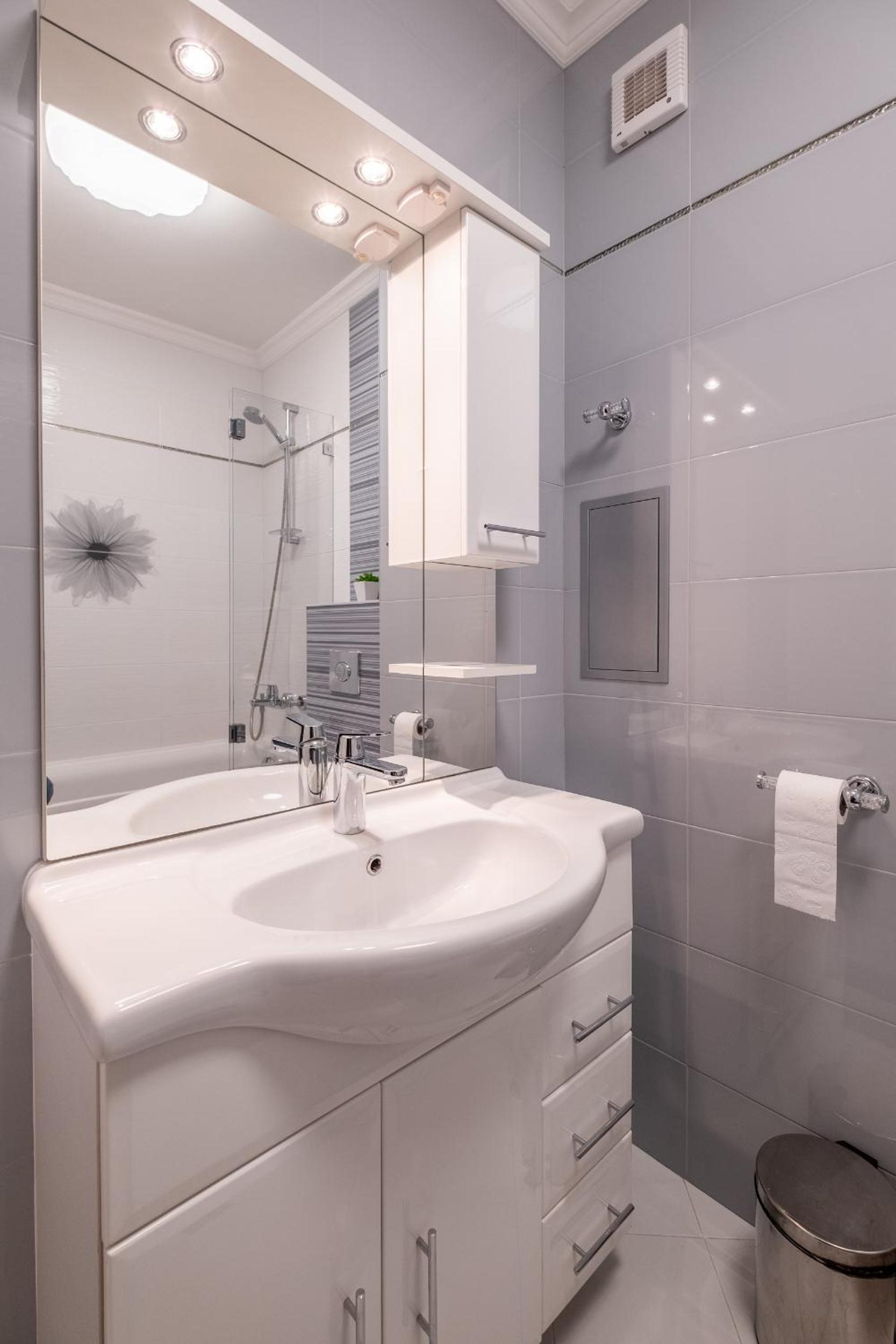 Jewelry - 1 bedroom apartment