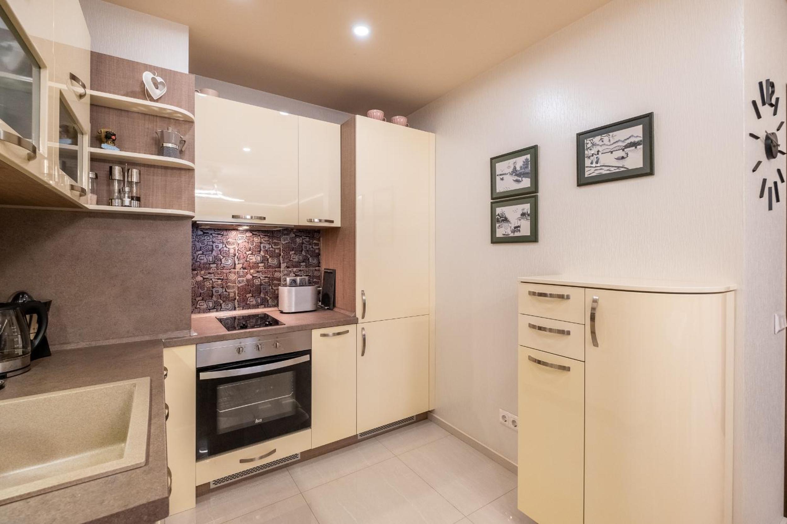 Jewelry - 1 bedroom apartment