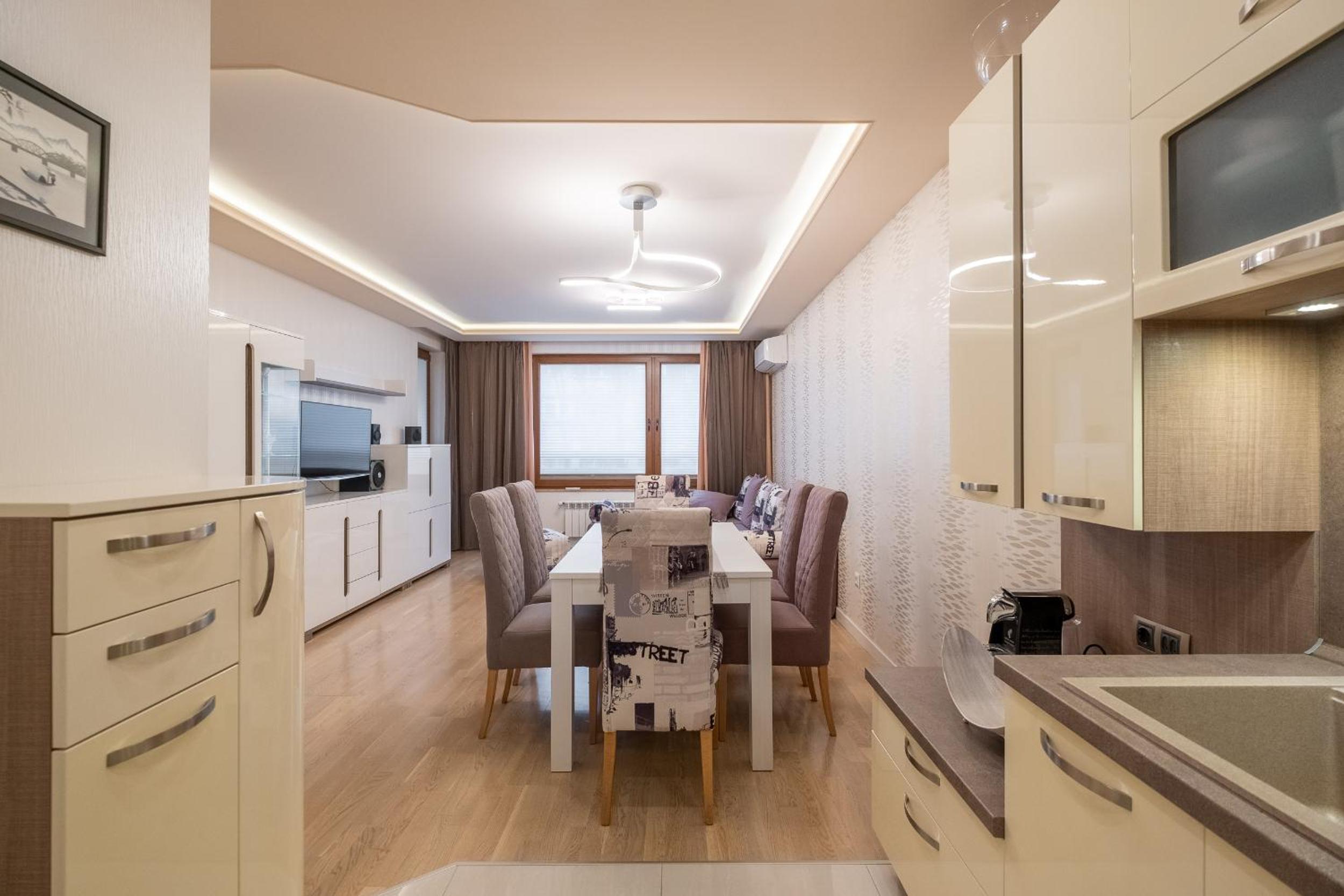 Jewelry - 1 bedroom apartment