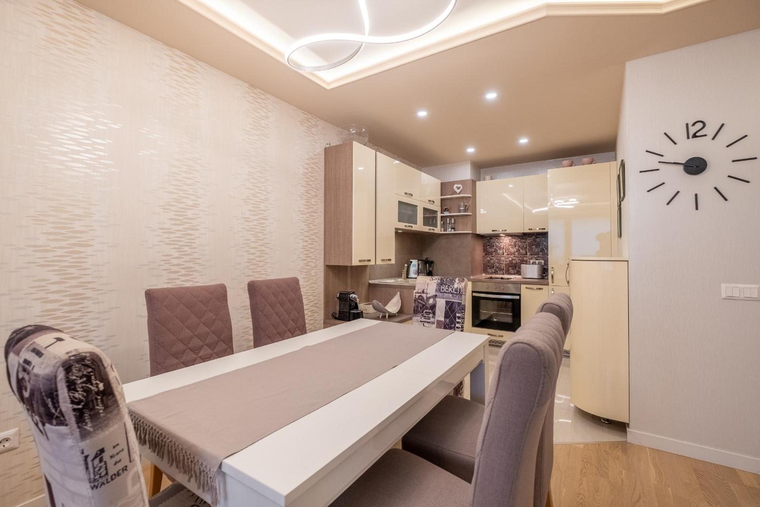 Jewelry - 1 bedroom apartment