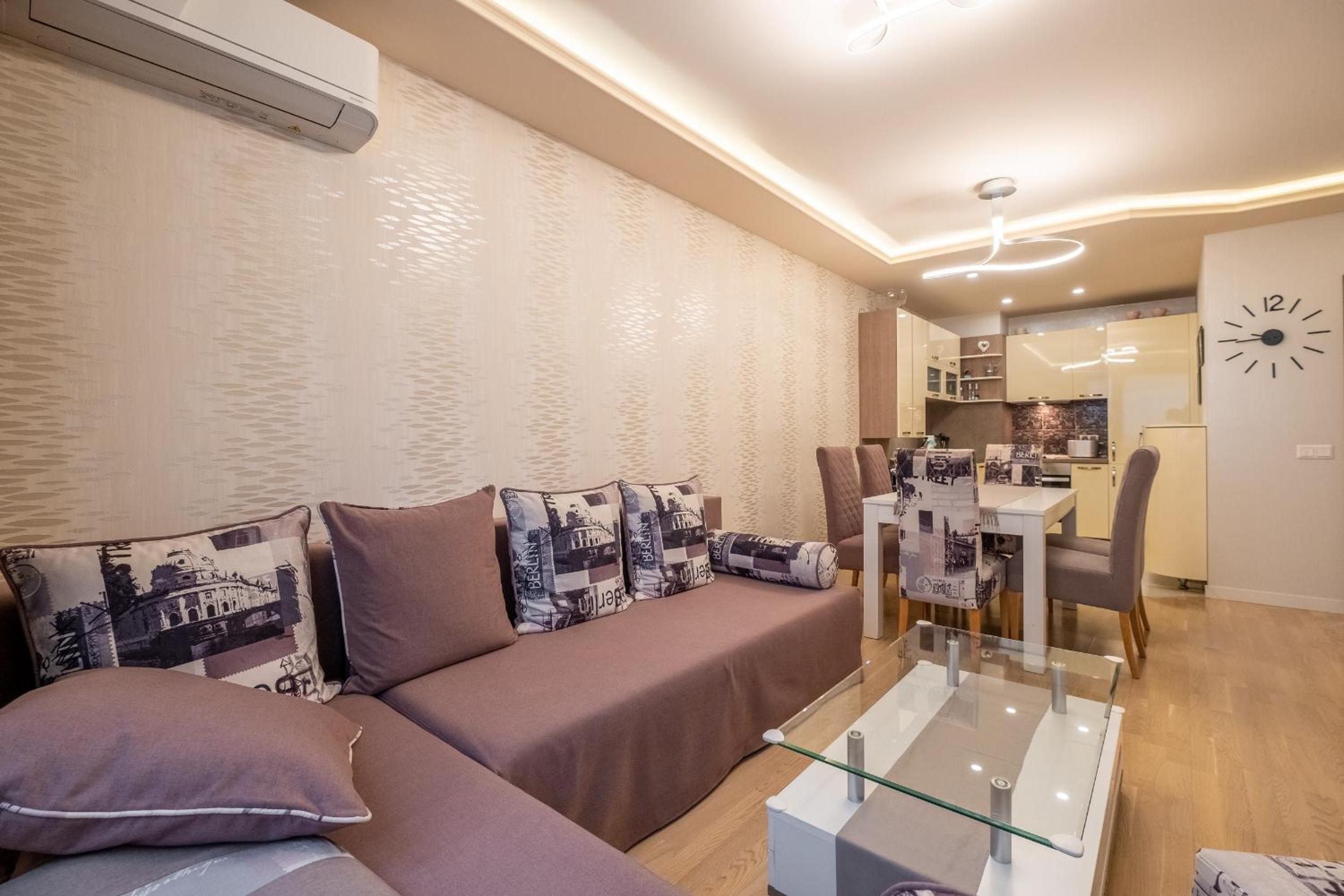 Jewelry - 1 bedroom apartment