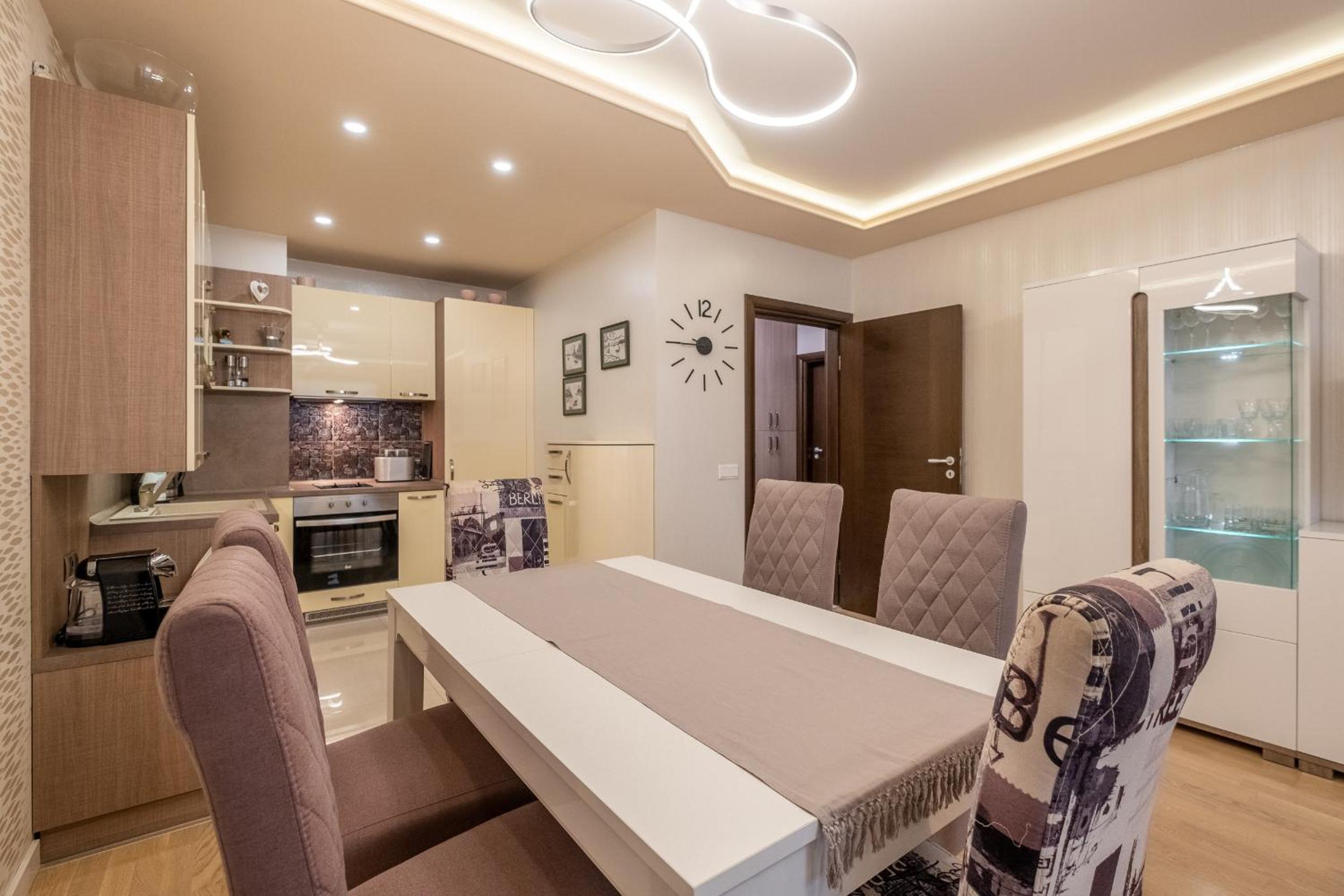 Jewelry - 1 bedroom apartment
