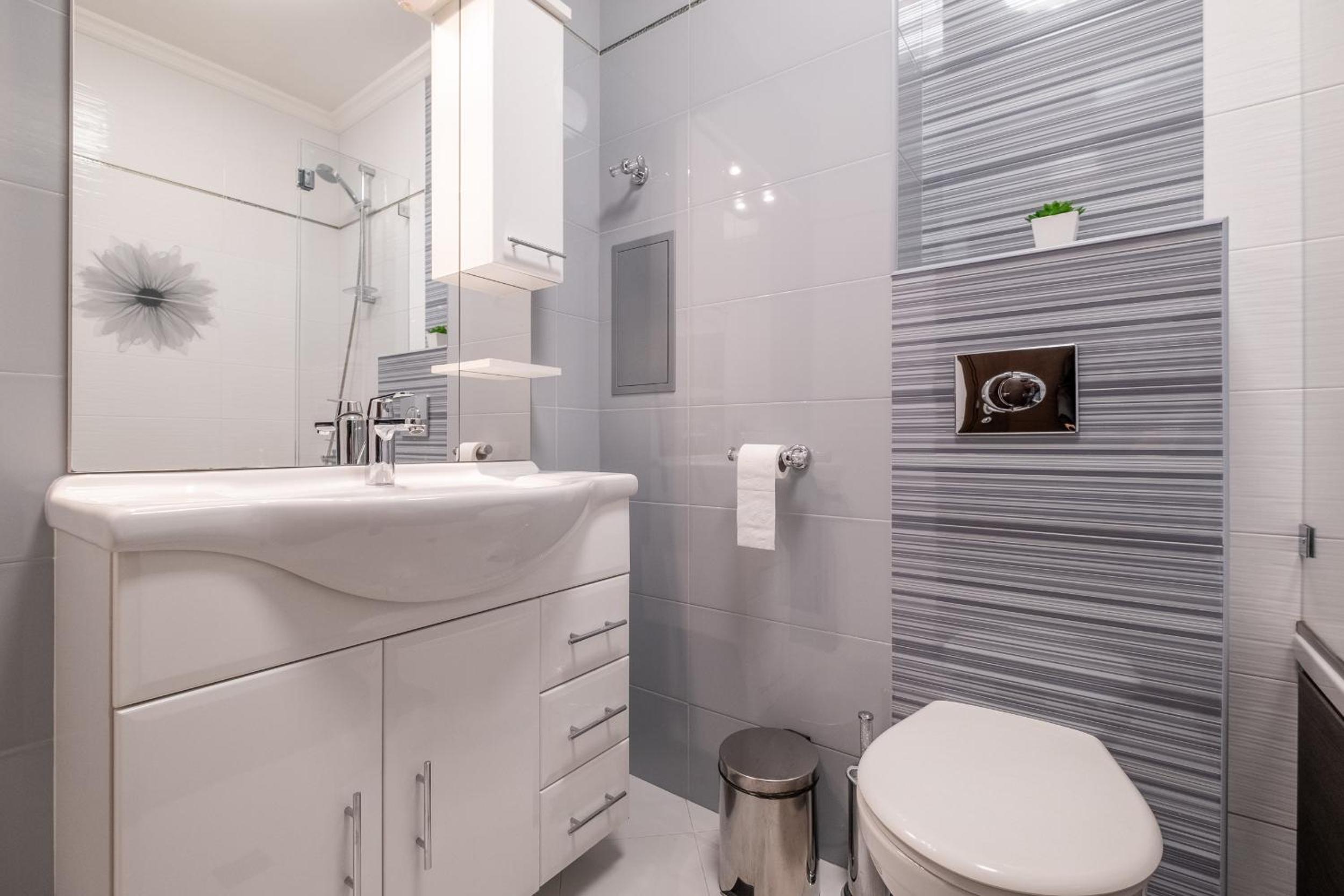 Jewelry - 1 bedroom apartment