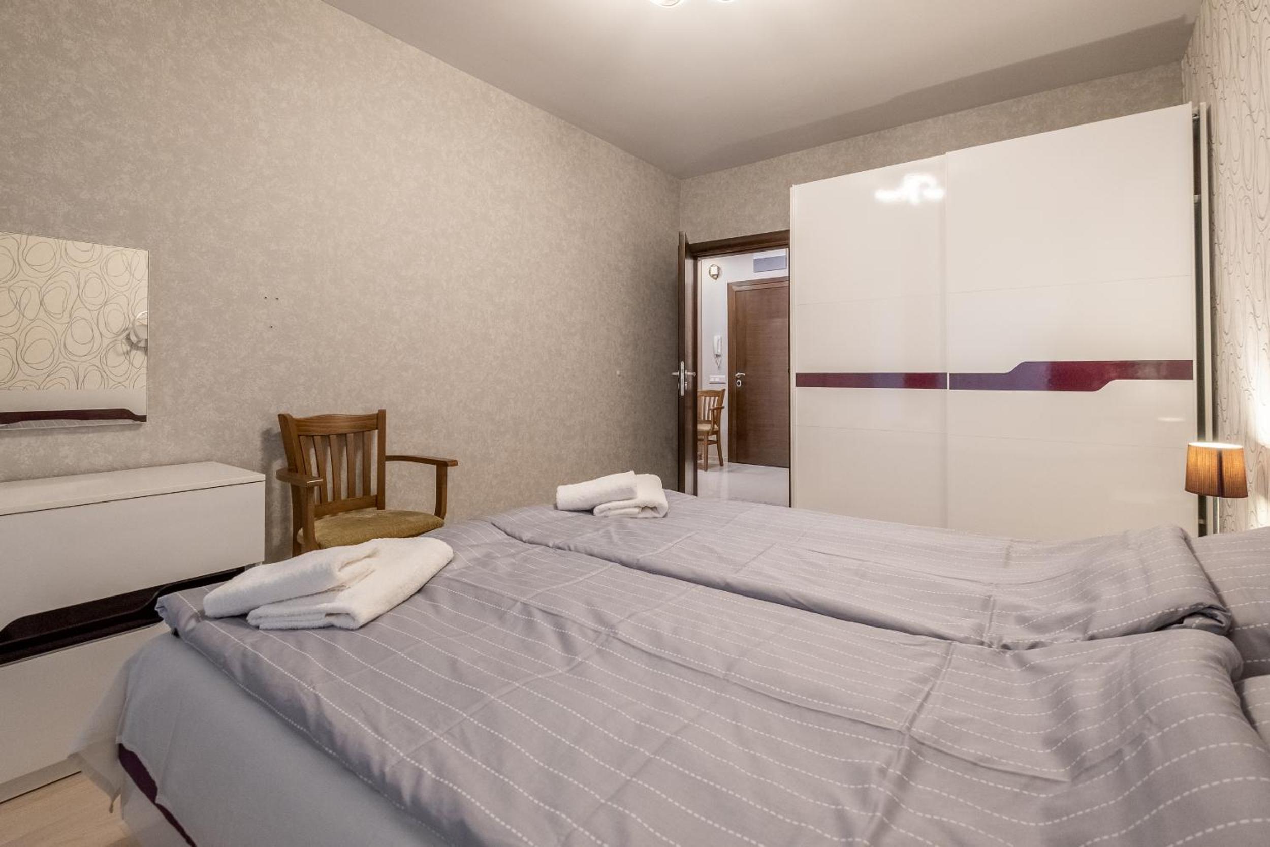 Jewelry - 1 bedroom apartment
