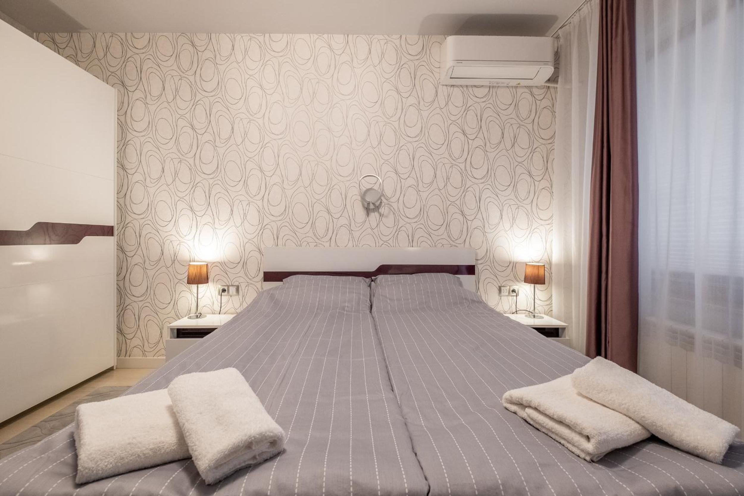 Jewelry - 1 bedroom apartment