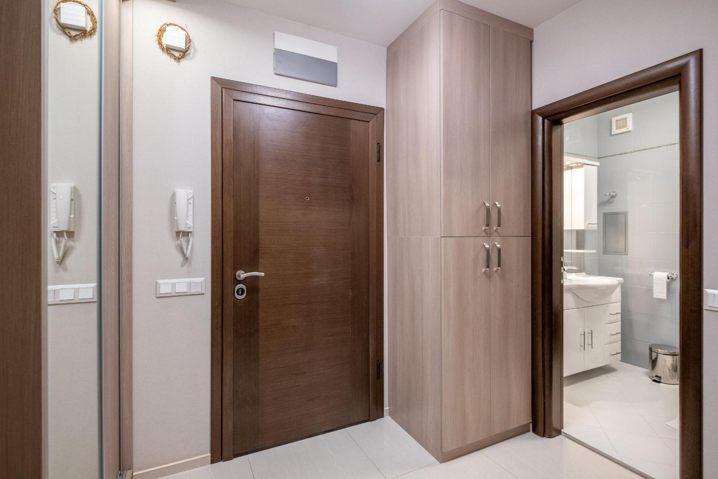 Jewelry - 1 bedroom apartment
