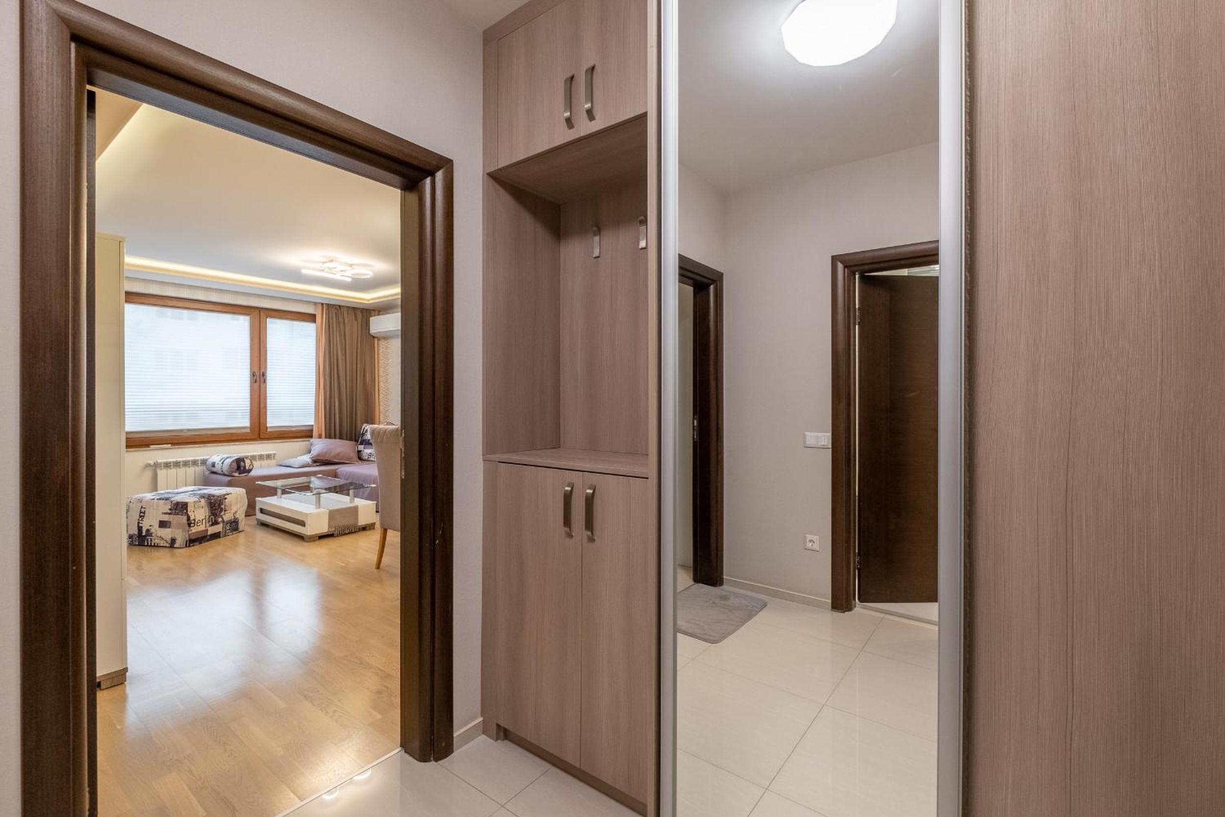 Jewelry - 1 bedroom apartment