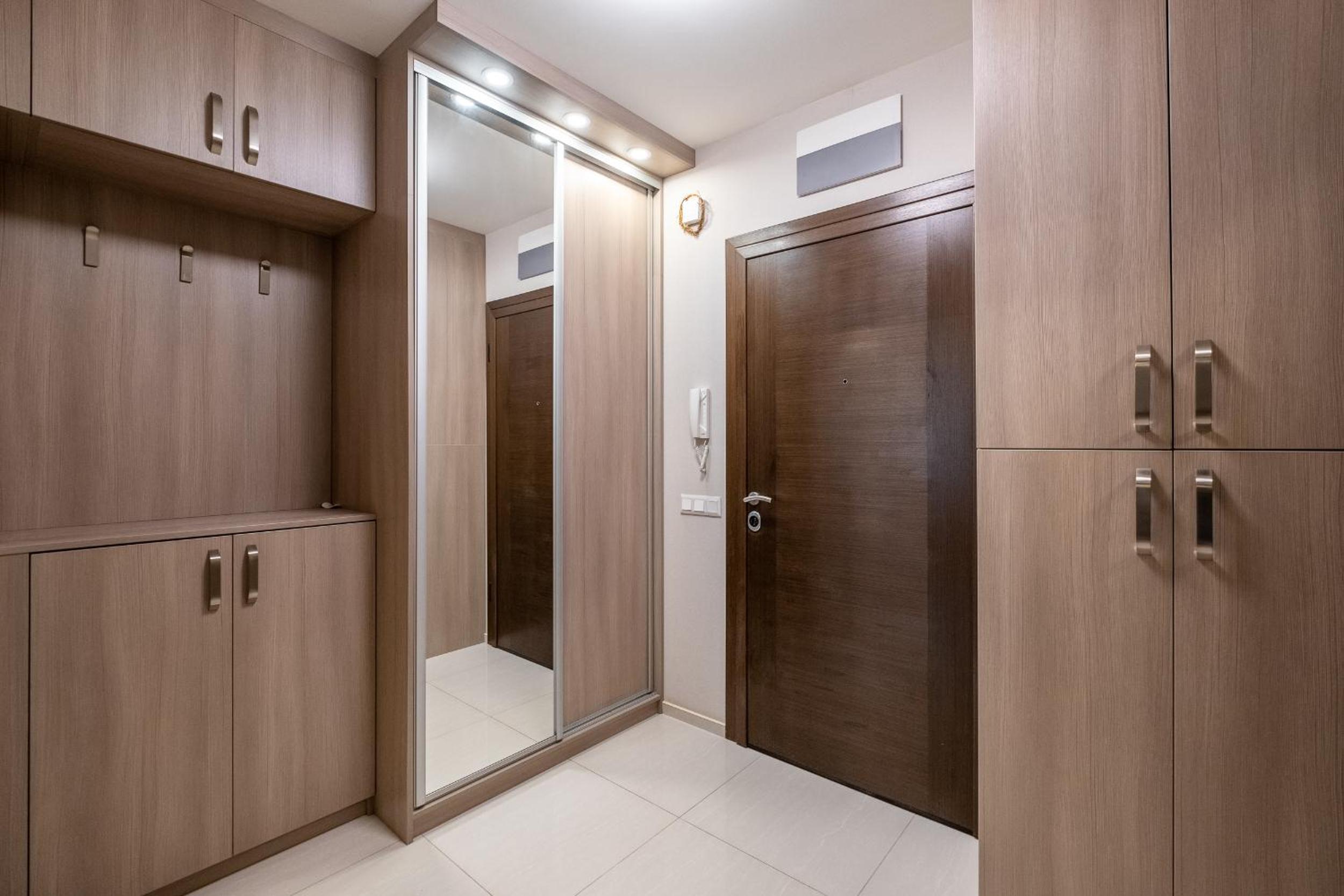 Jewelry - 1 bedroom apartment