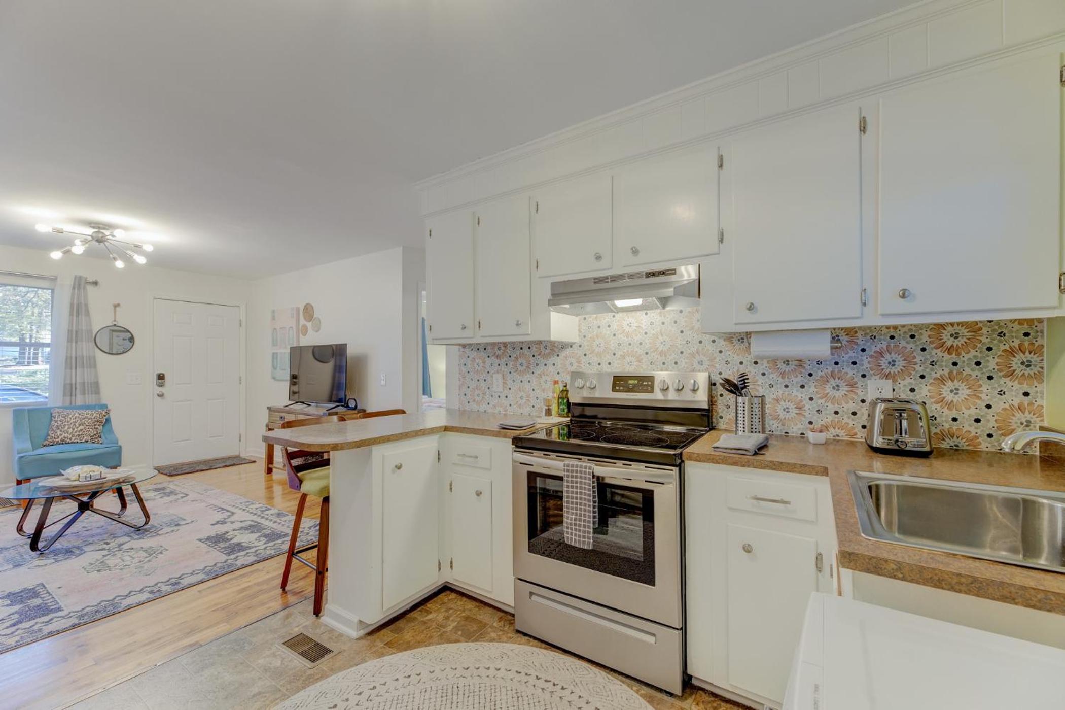 Stylish and Cozy Apartment view 4
