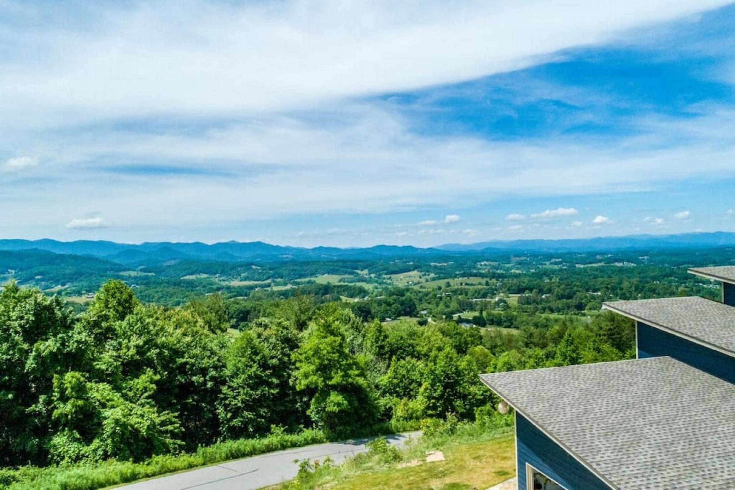 Mountain View in the Round