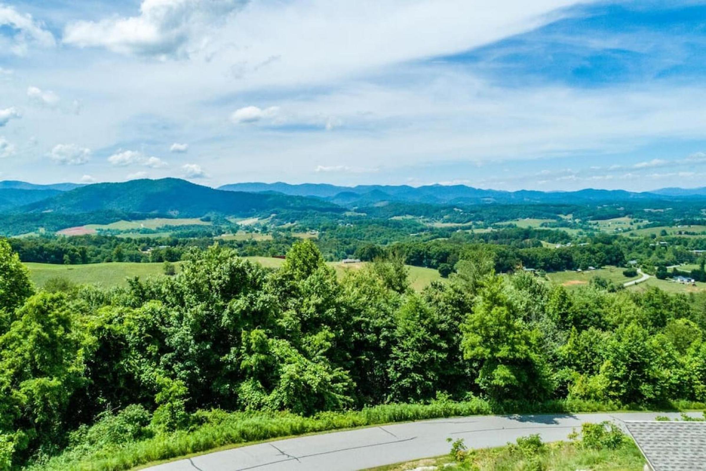 Mountain View in the Round