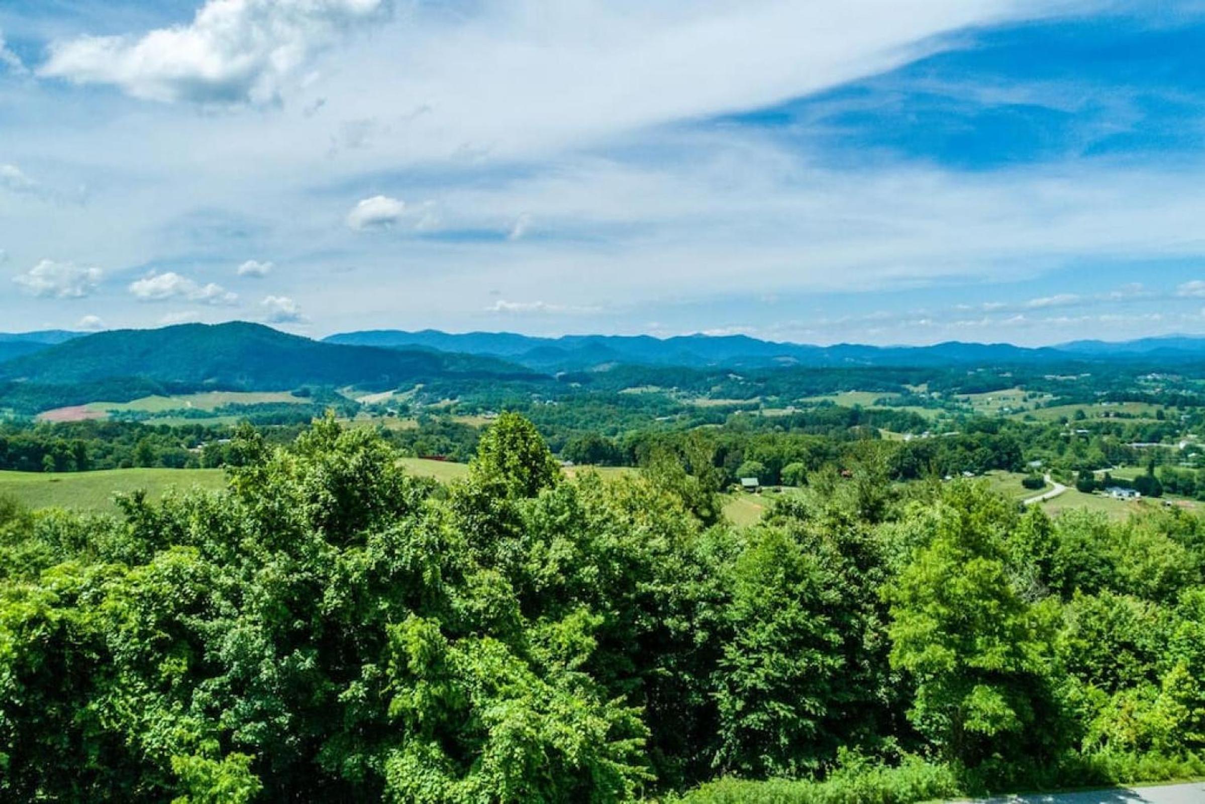 Mountain View in the Round