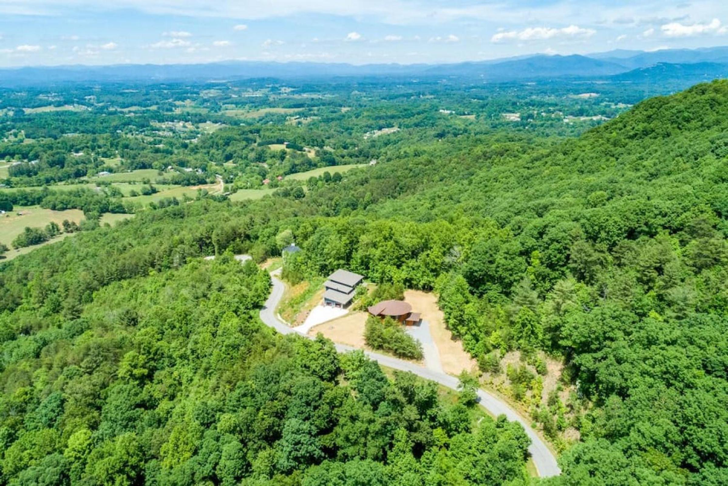 Mountain View in the Round
