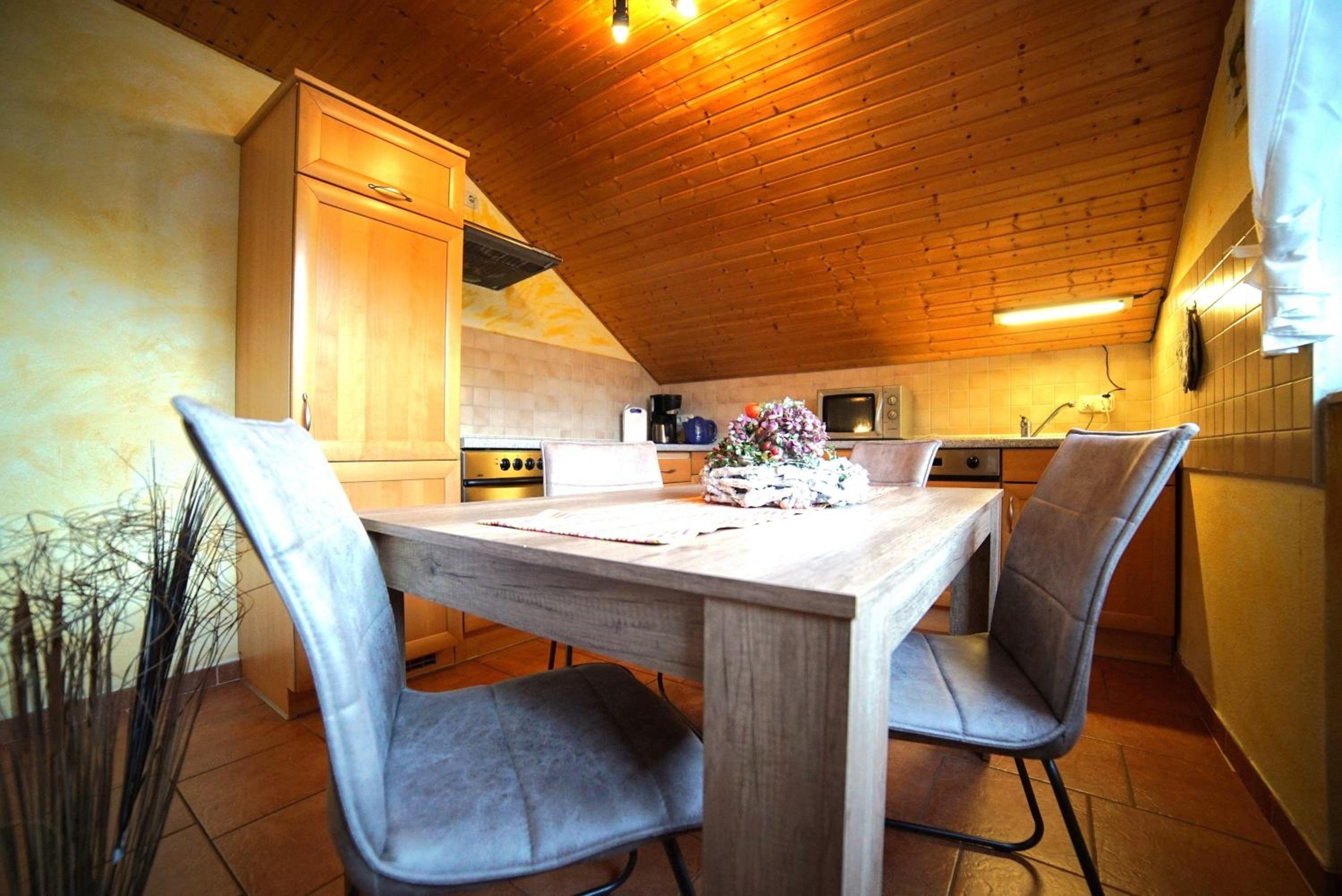 4-Personen-Ferienwohnung-im-Wald-mit-Kamin-84-Qudratmeter