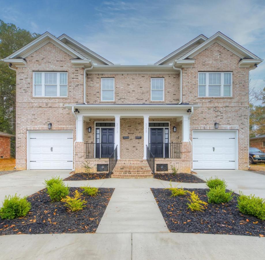 NEW Modern Townhome - Right - Families Welcome