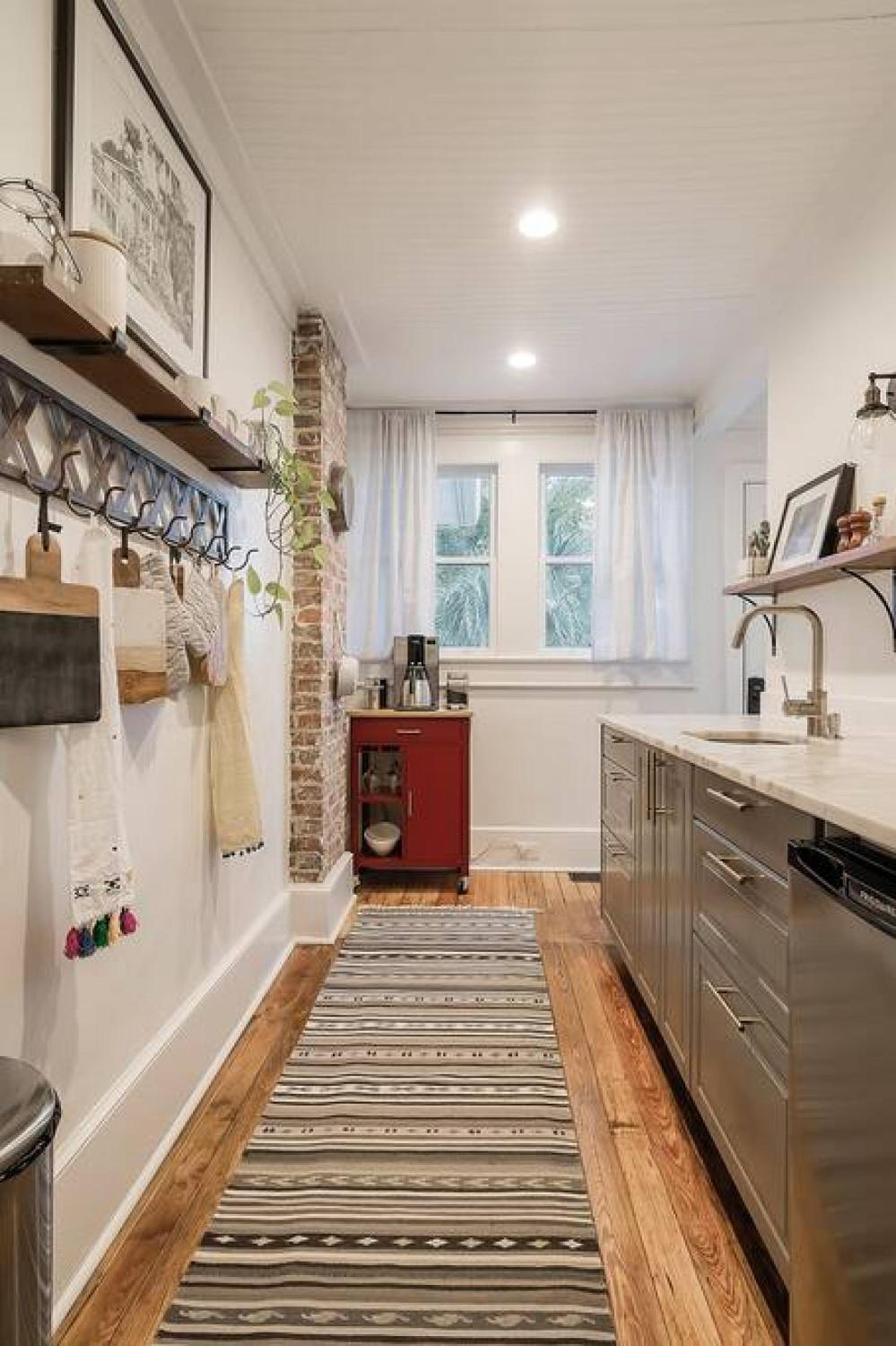 Queen Anne Travelers Apartment