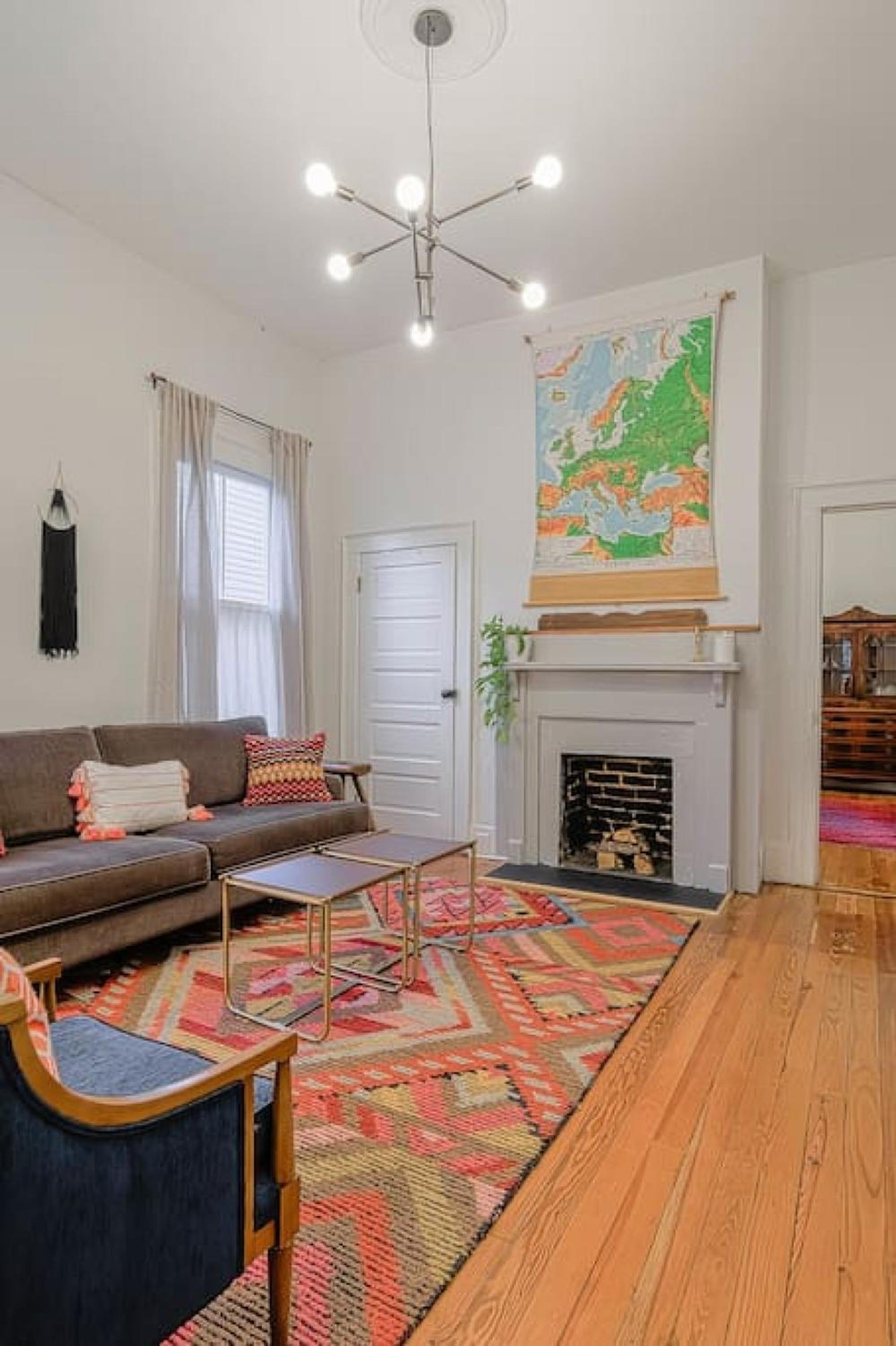 Queen Anne Travelers Apartment