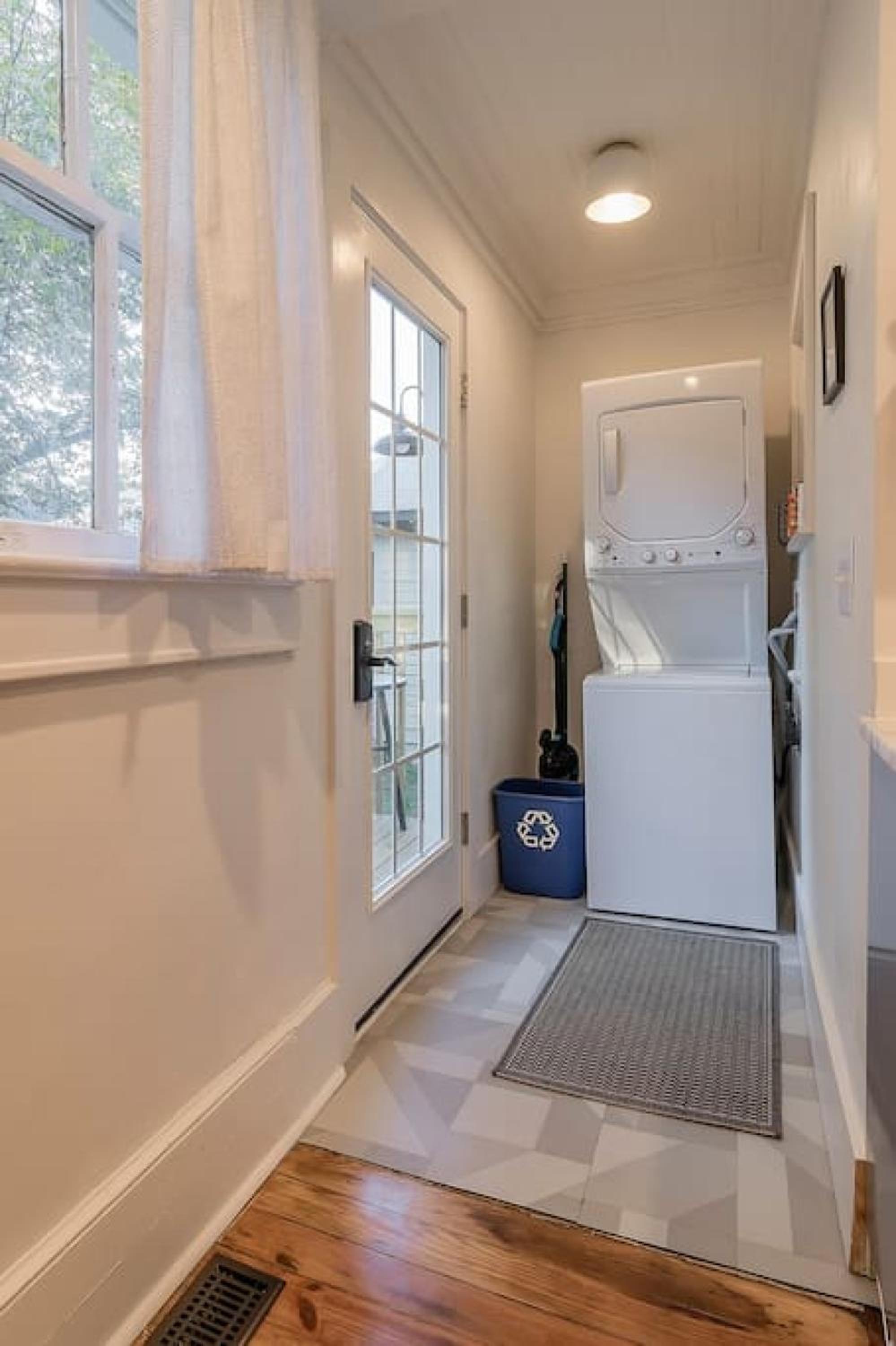 Queen Anne Travelers Apartment