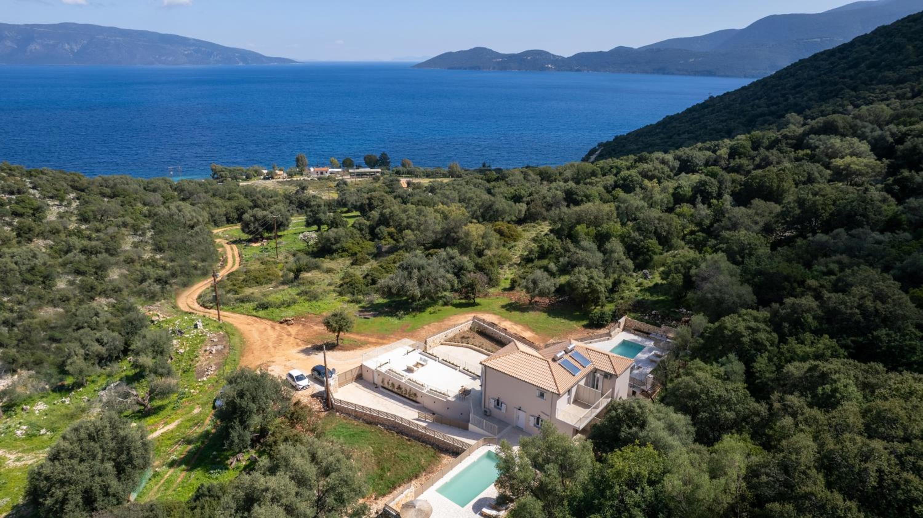 Hotel Paradise Villas - Image 1