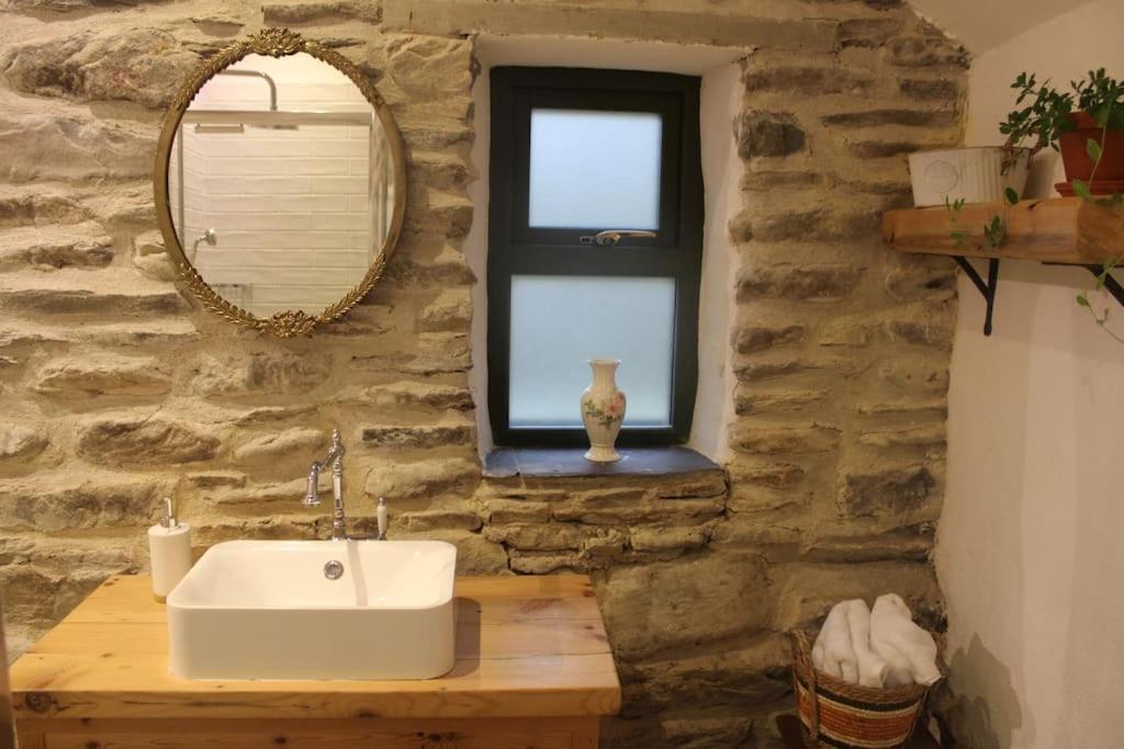 Gap of Dunloe Shepherd's Cottage