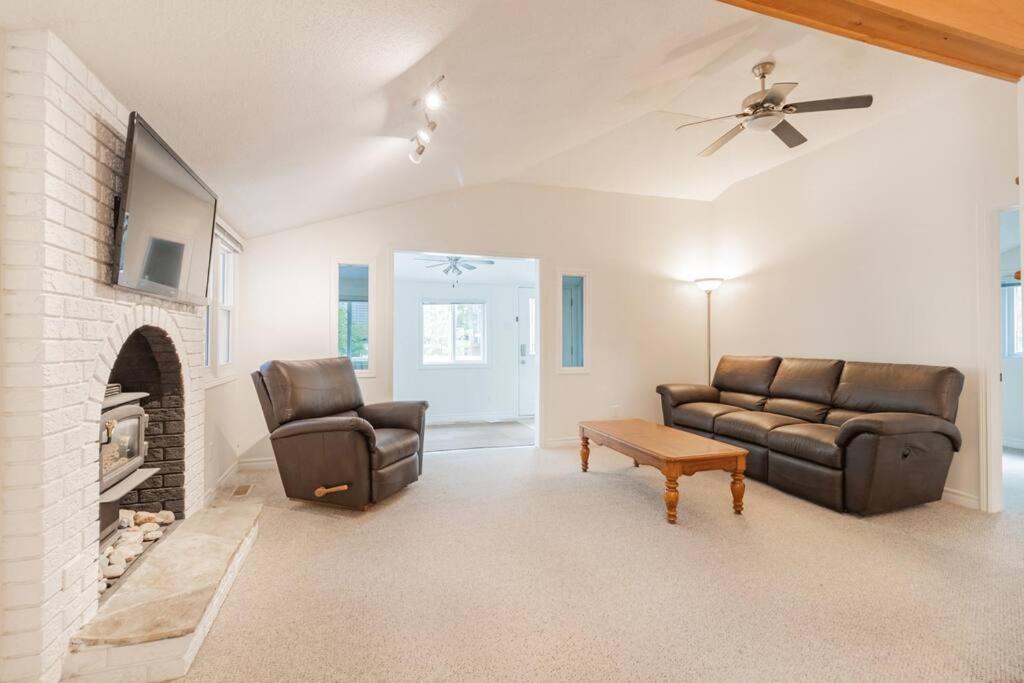 Hot Tub Beach Retreat in Grand Bend