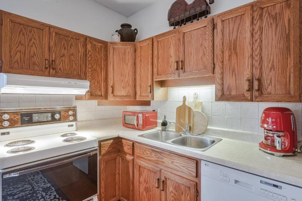 Exquisite Luxury Estate - Steps to Downtown