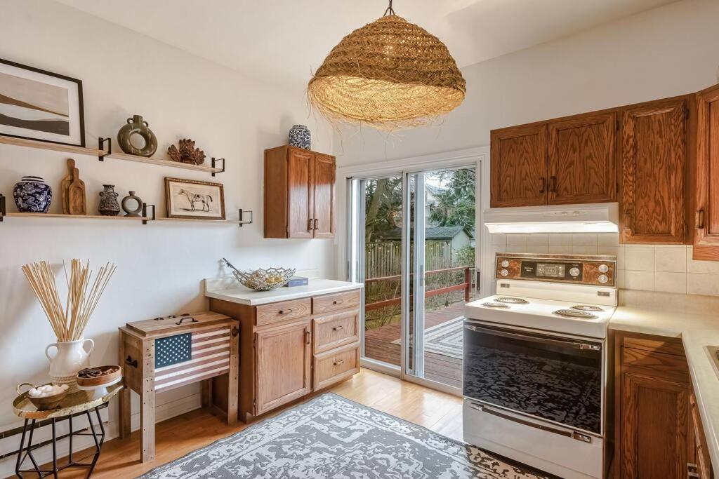 Exquisite Luxury Estate - Steps to Downtown