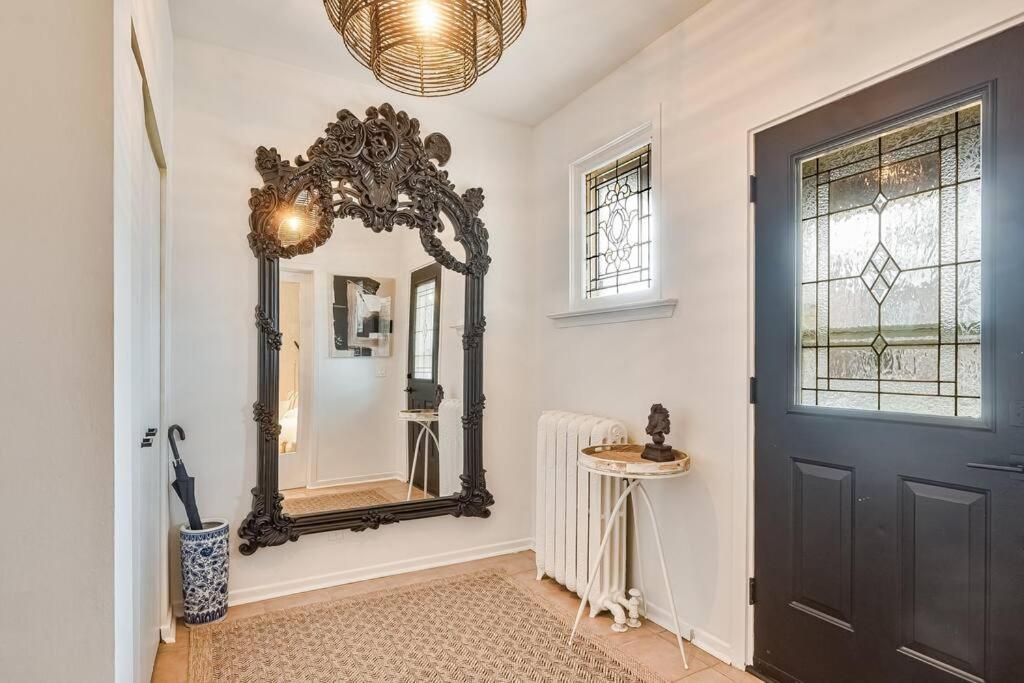 Exquisite Luxury Estate - Steps to Downtown