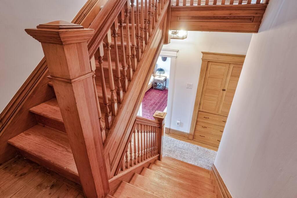 Exquisite Luxury Estate - Steps to Downtown