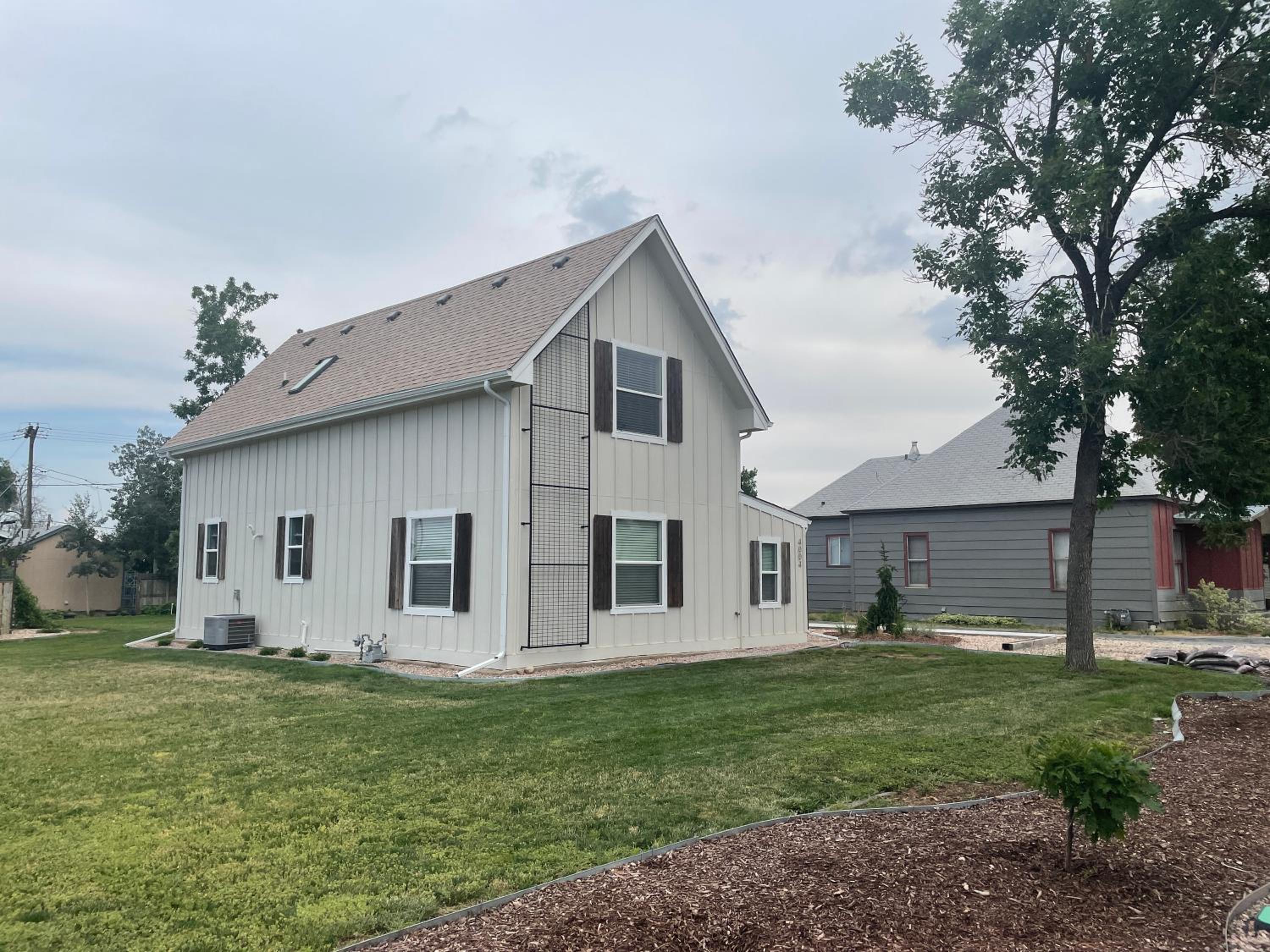 Bright and Stylish Home - Great Central Location!