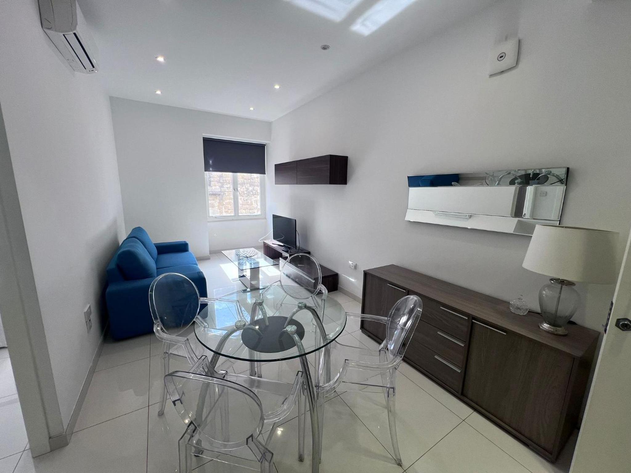 Sunny one bedroom Apartment in Old Bakery Street view 4