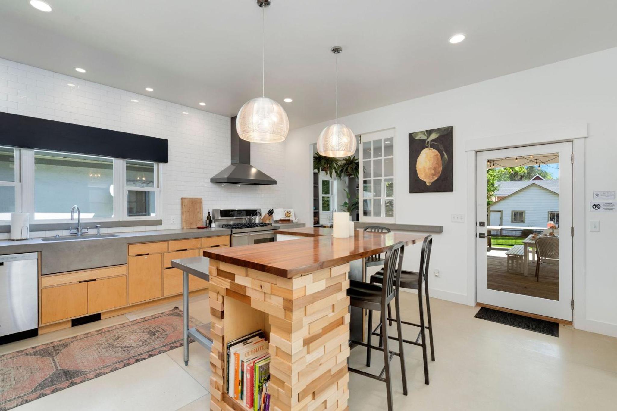 Old Town Oasis - Spacious Artisan Home in Old Town view 2