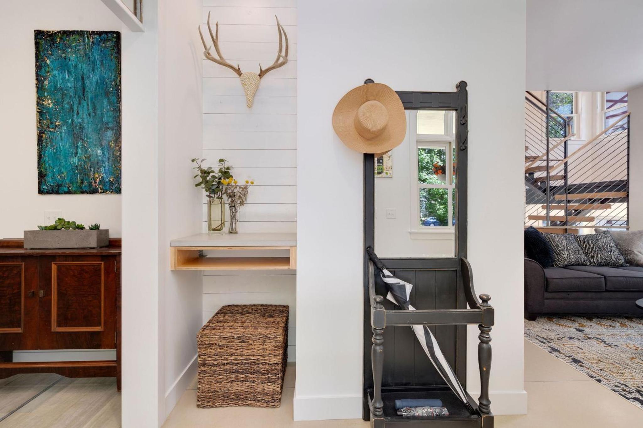 Old Town Oasis - Spacious Artisan Home in Old Town view 5