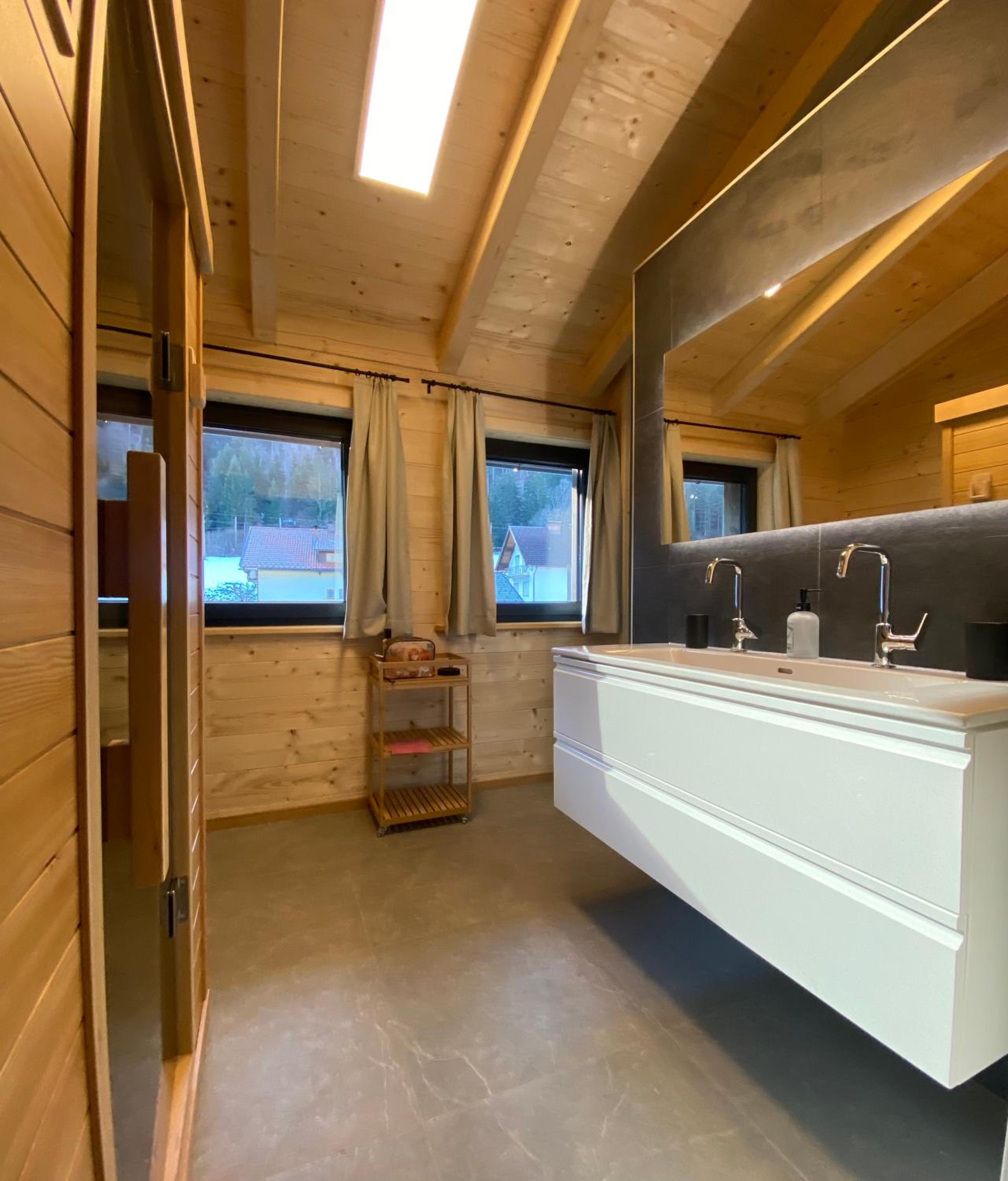 Entspannen im Holzchalet mit Panoramablick, Ruhe und Infrarotsauna