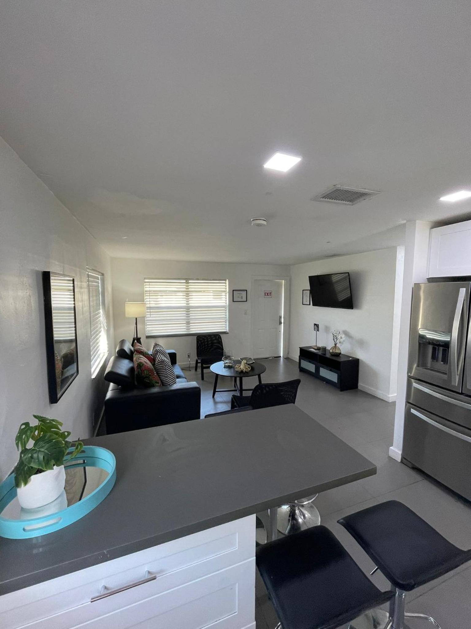 Stylish Pool Home view 5