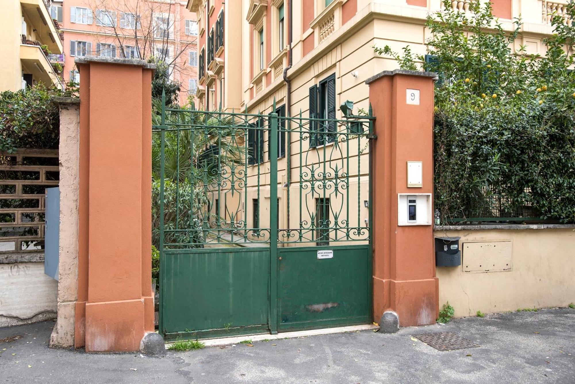 Sant'Agnese Metro Apartment