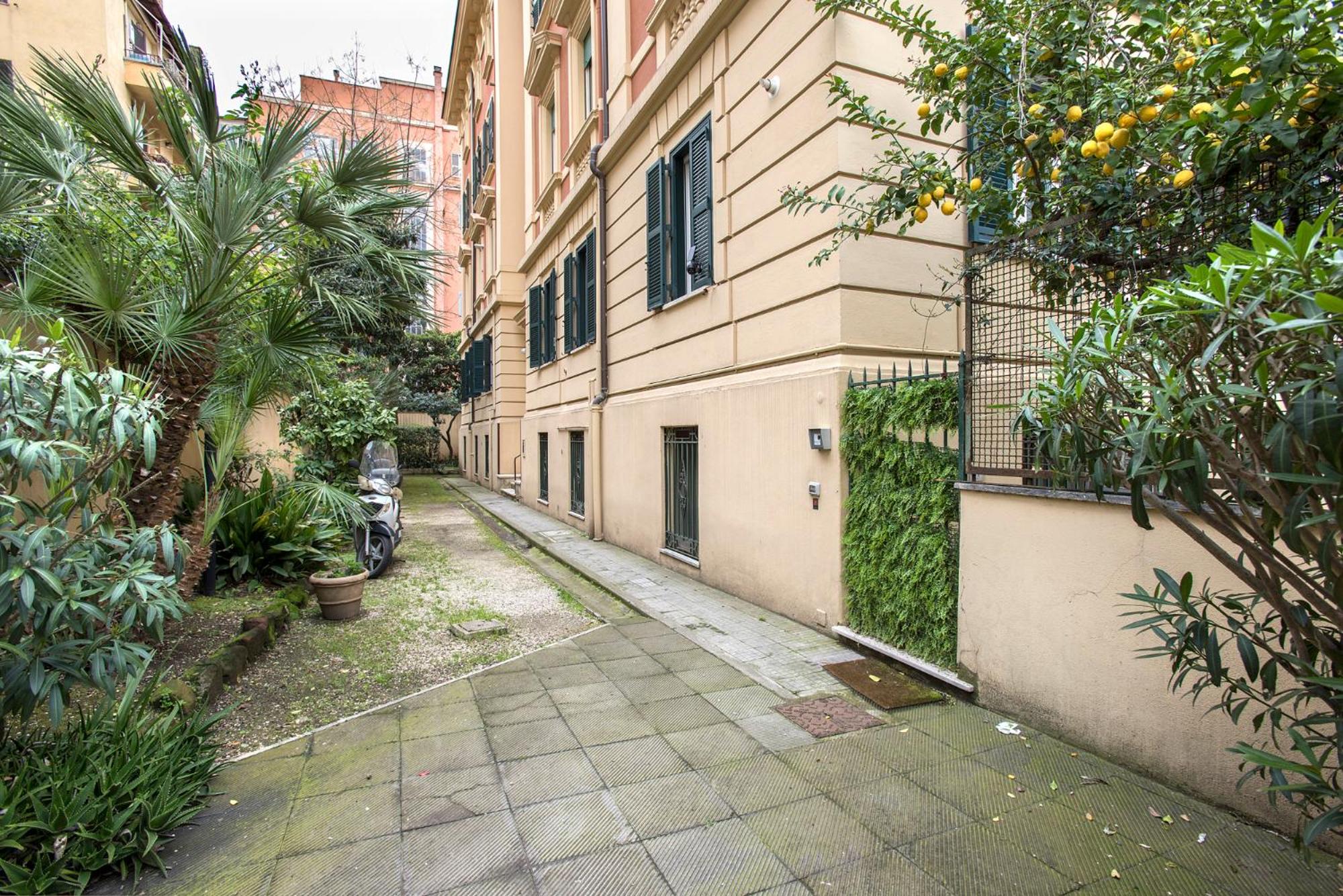 Sant'Agnese Metro Apartment
