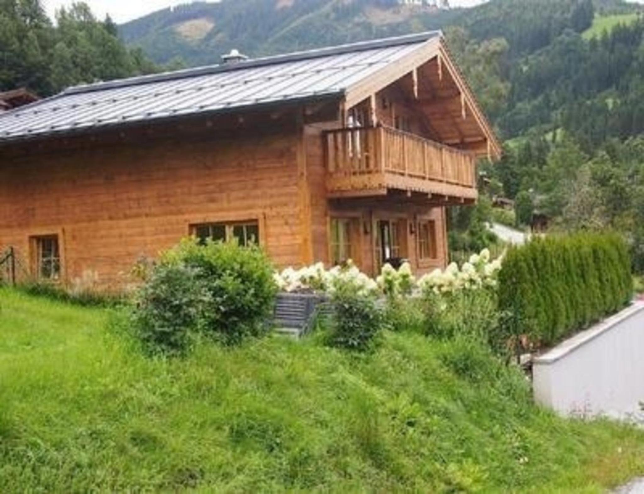Nettes Ferienhaus in Gaisbichl mit Terrasse und Garten