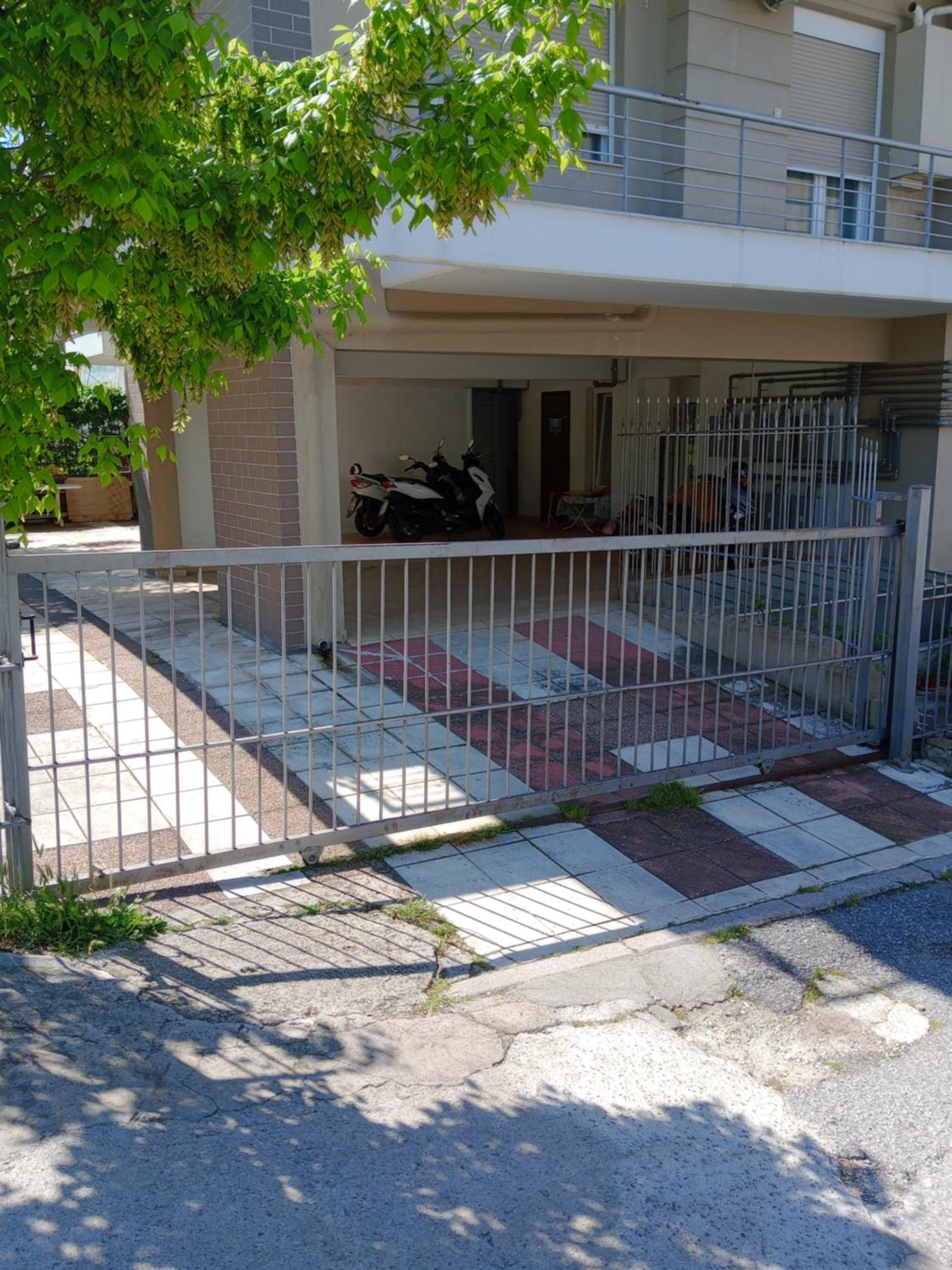 Elpidas houses #2 Private parking