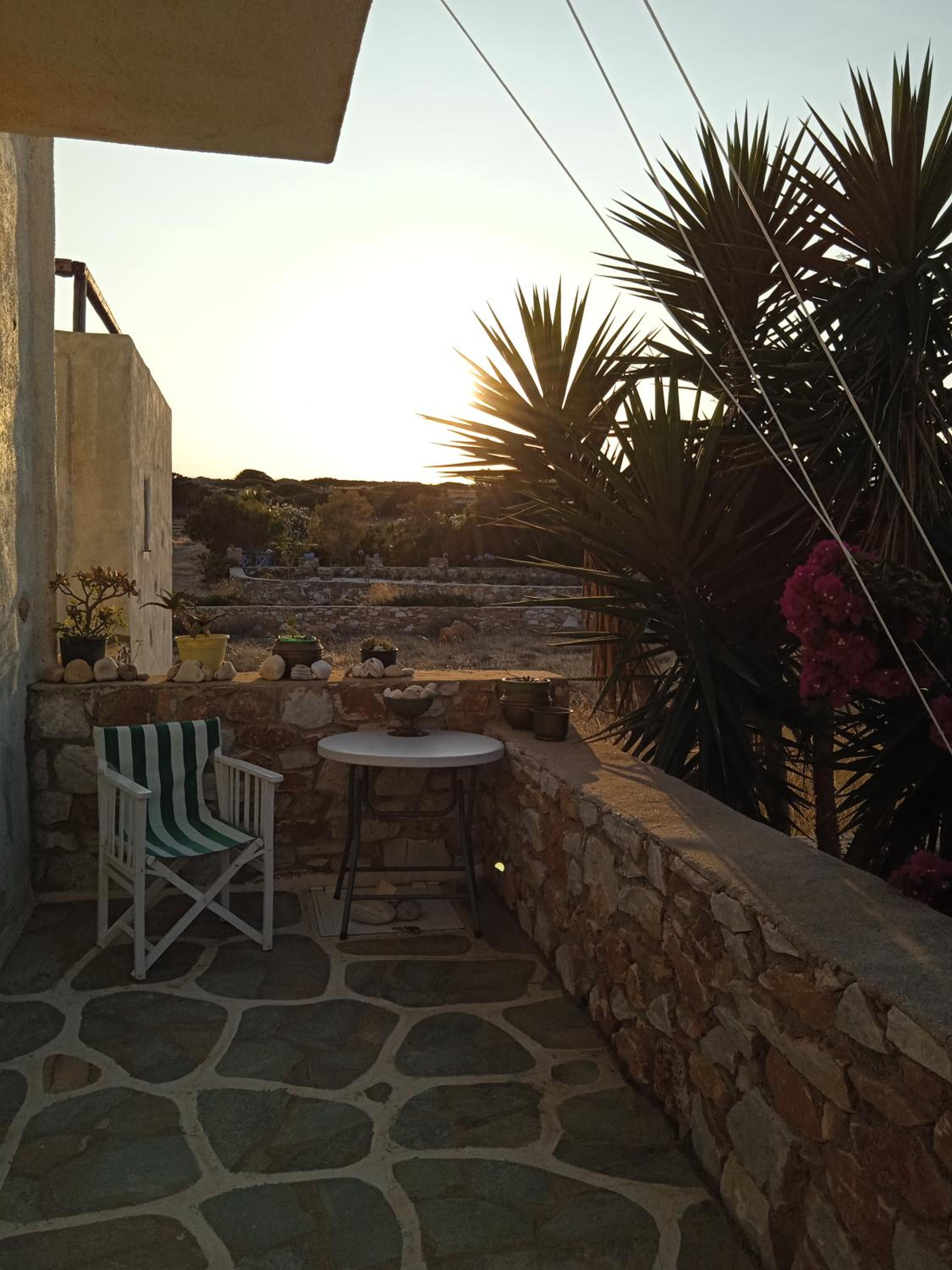 Evi,s house en Parikia — balance & terrace