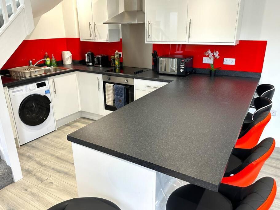 Elegant 2-Bed in Central Headington-Modern New Built Retreat- Wi-Fi, Netflix, Top Location view 4