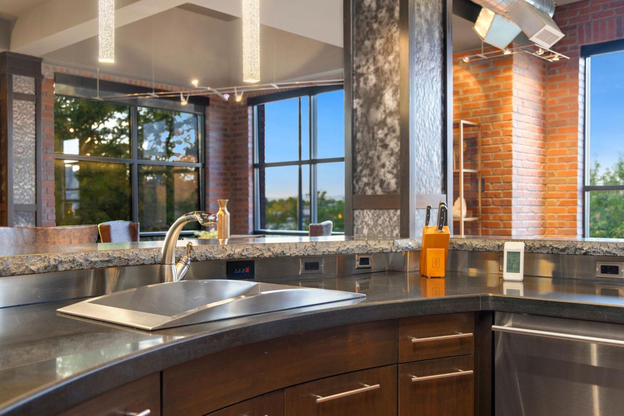 Penthouse with Mountain Views in the Heart of Old Town view 4