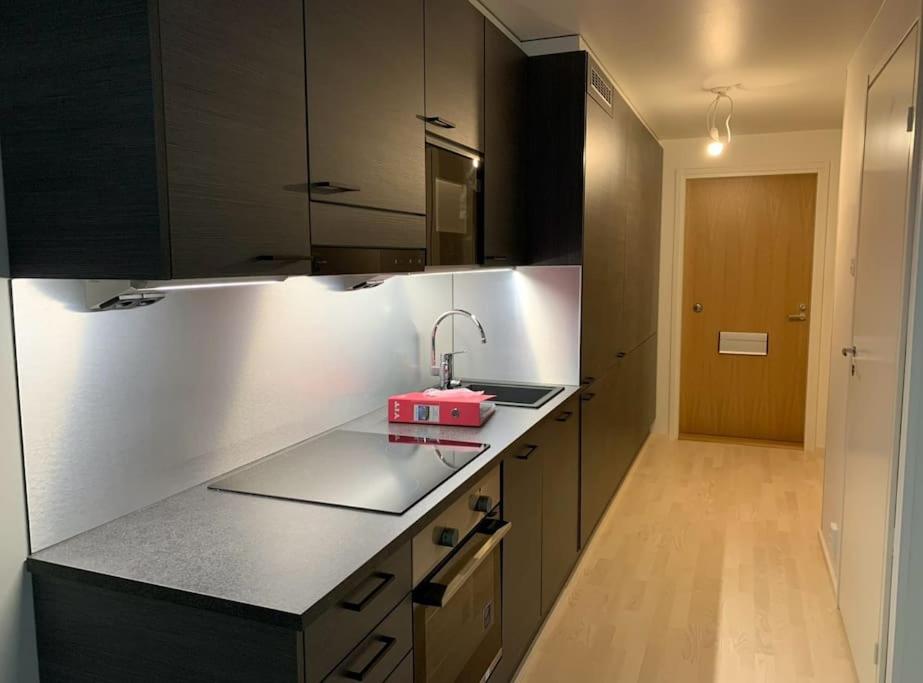 HILLA Serene Suite Central Aurora City 2BD Street Parking