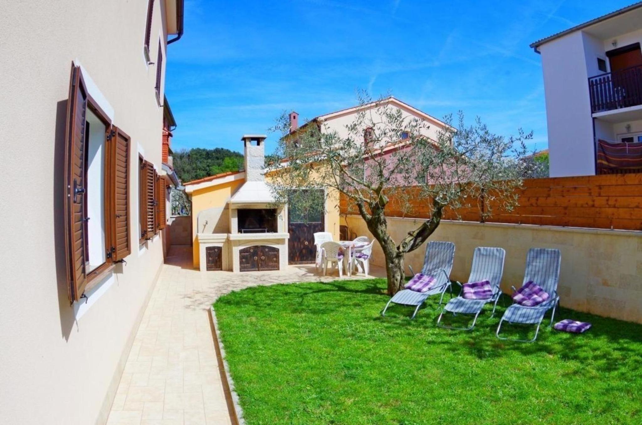 Wohnung in Pula mit Garten, Terrasse und Grill view 2
